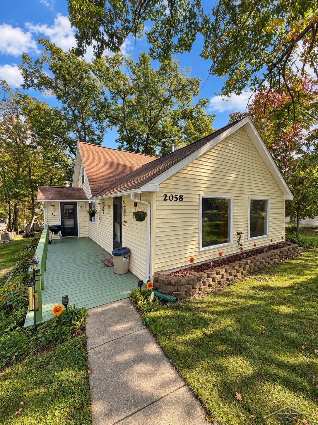 2058 W Higgins Lake Dr — photo