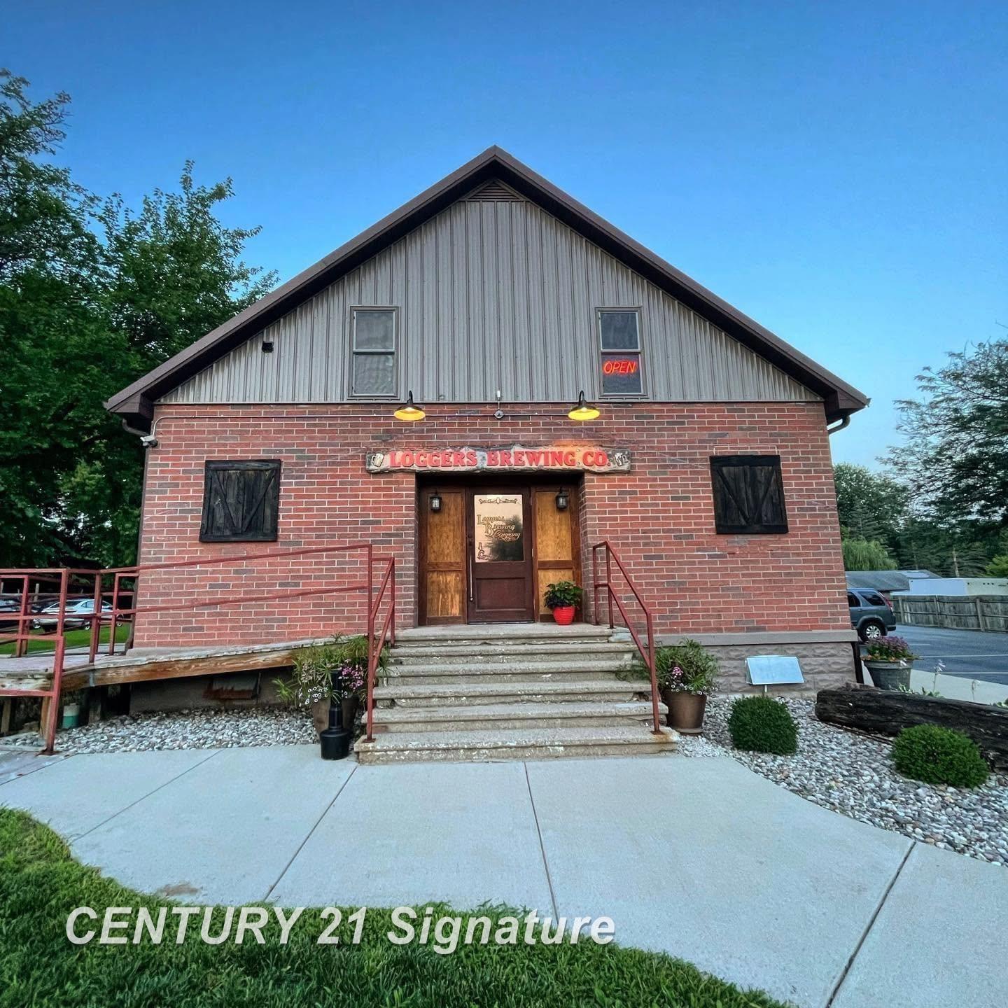 1215 S River Rd — photo