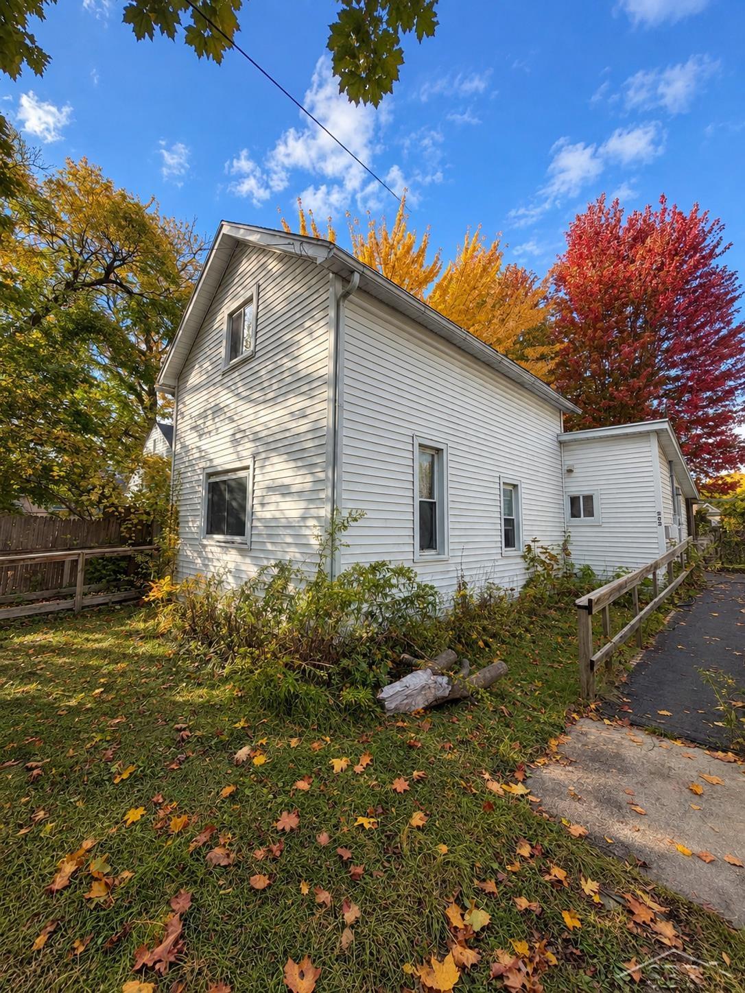 203 E Hart St — photo