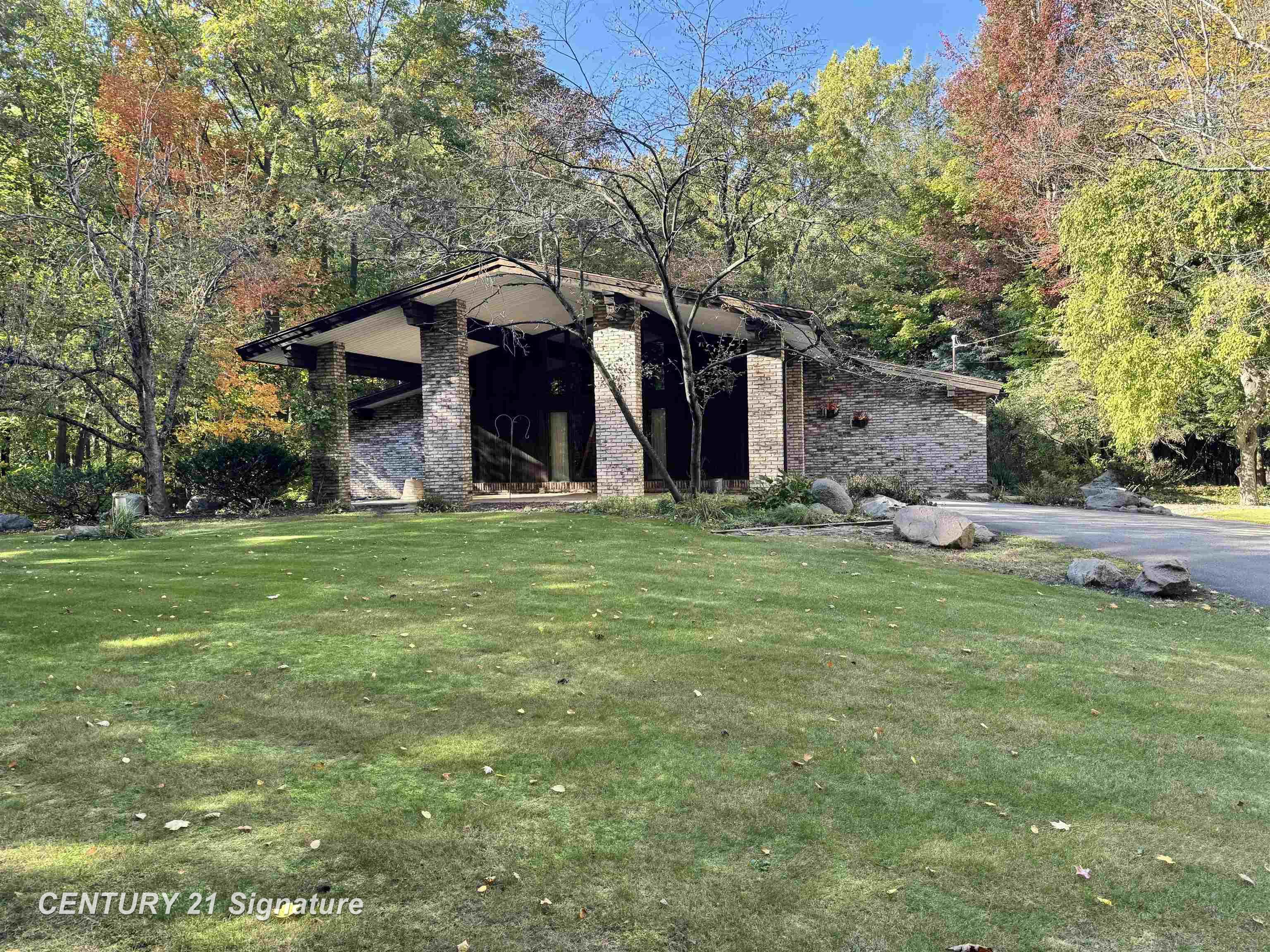 936 W Cottage Grove Rd — photo