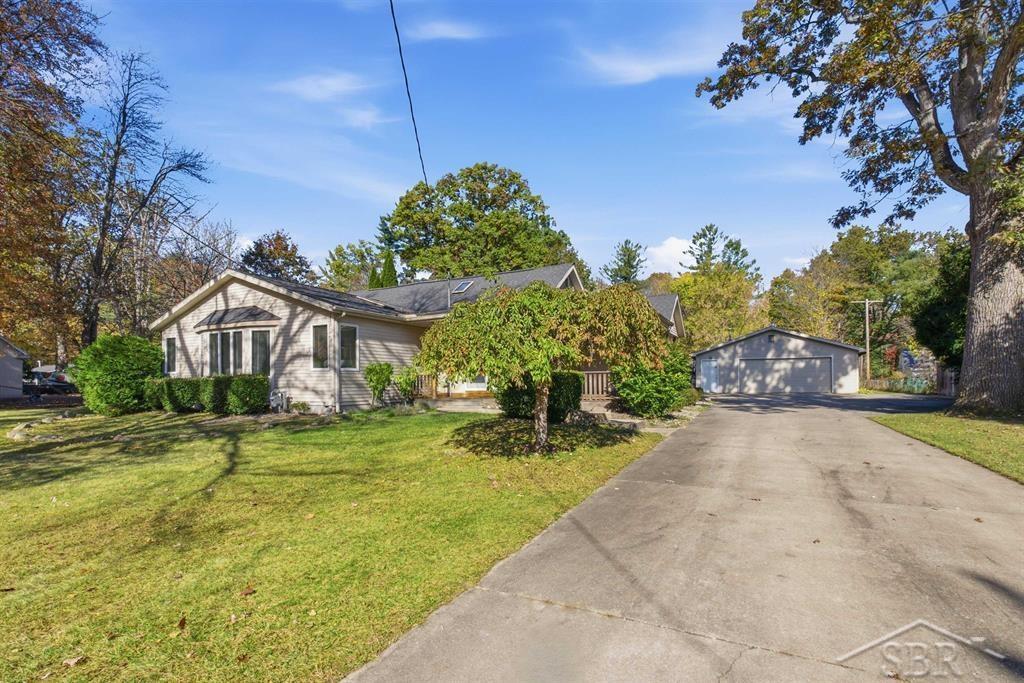 563 E Wackerly Road, Sanford, MI 48657 — photo 2