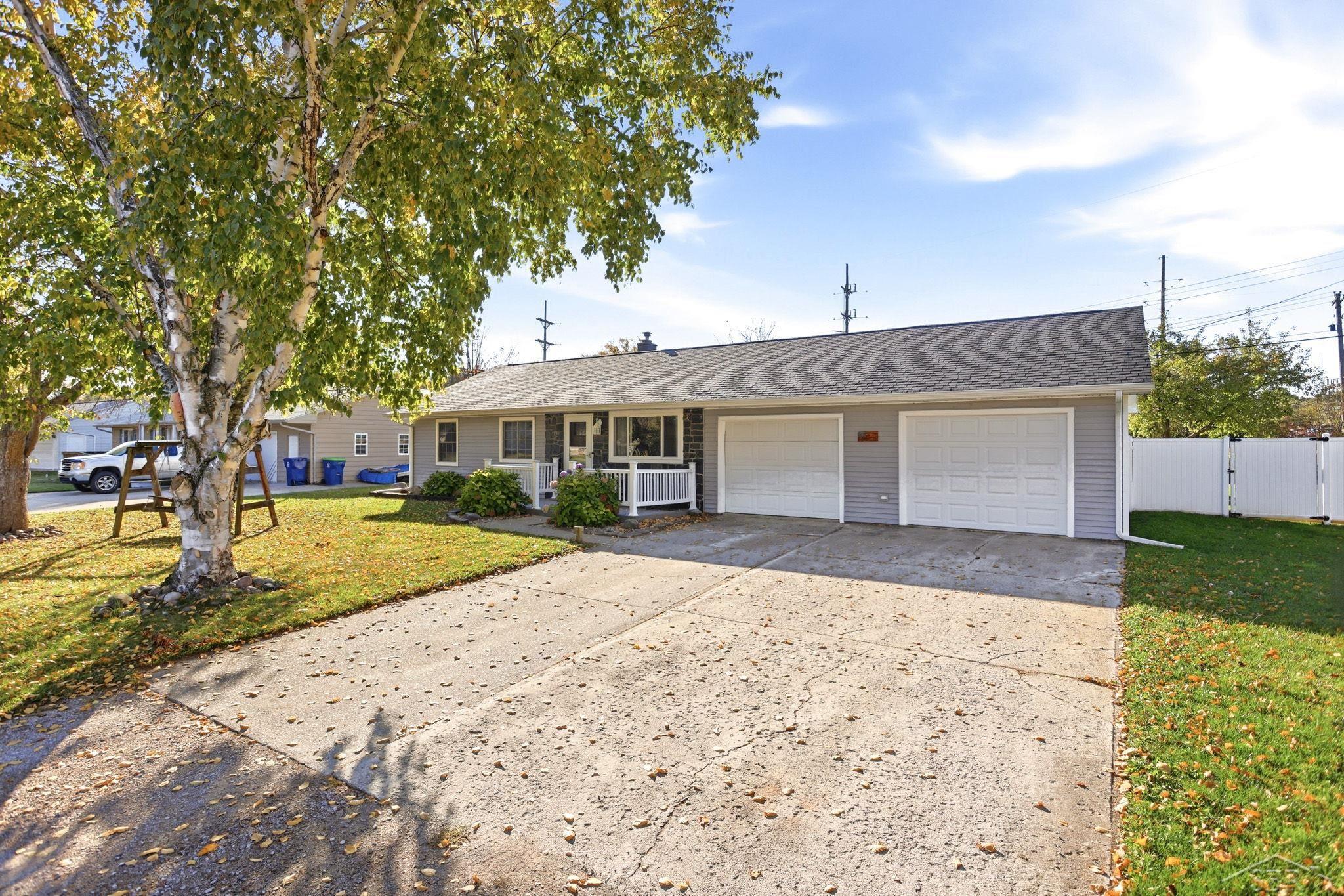 2585 Yellowstone St — photo