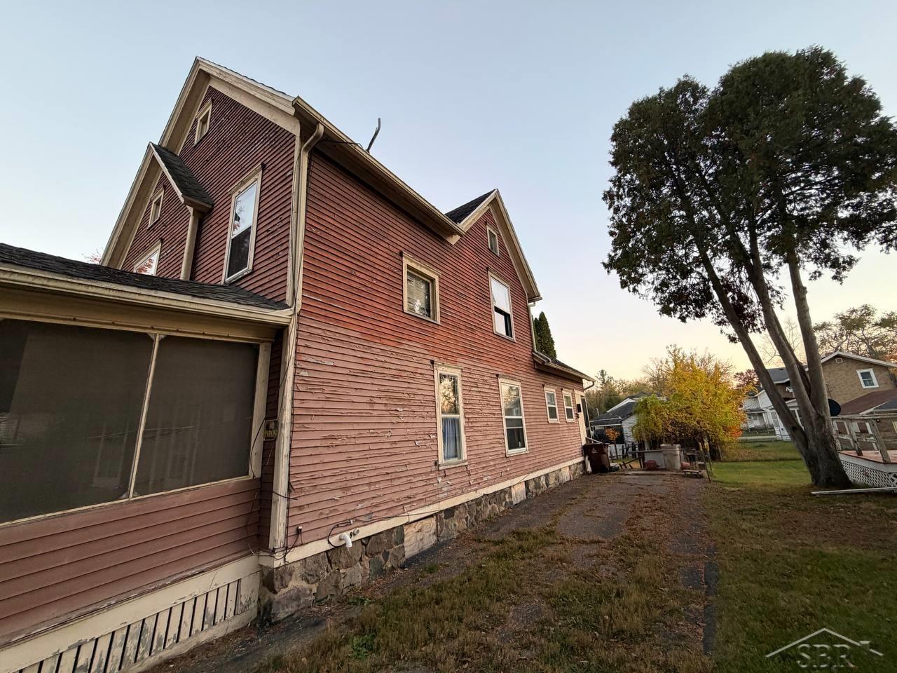 113 W Walnut — photo