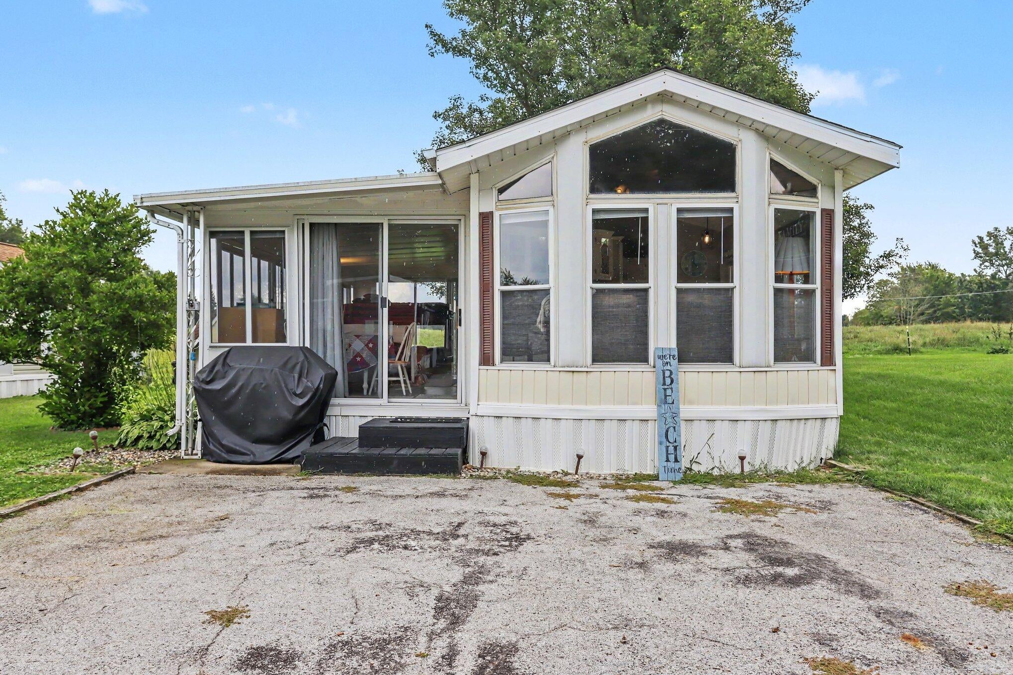 731 Bayside Lane — photo