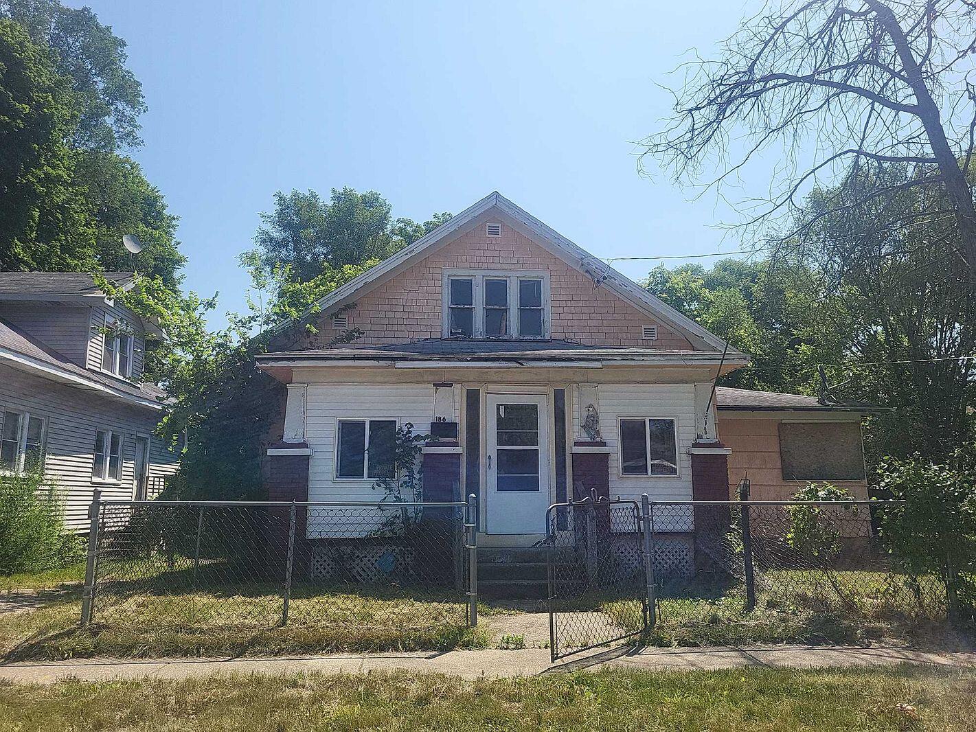 186 Howland Street — photo