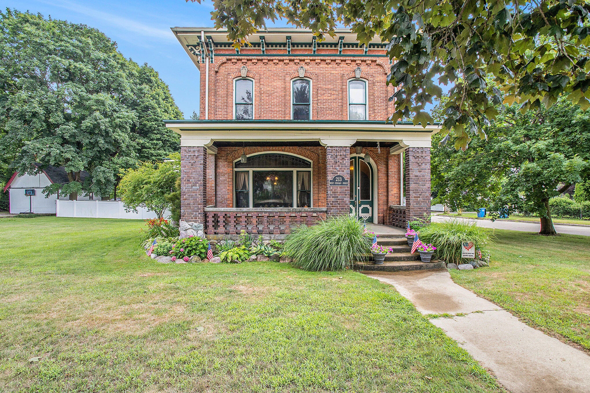 213 W Chicago Street — photo