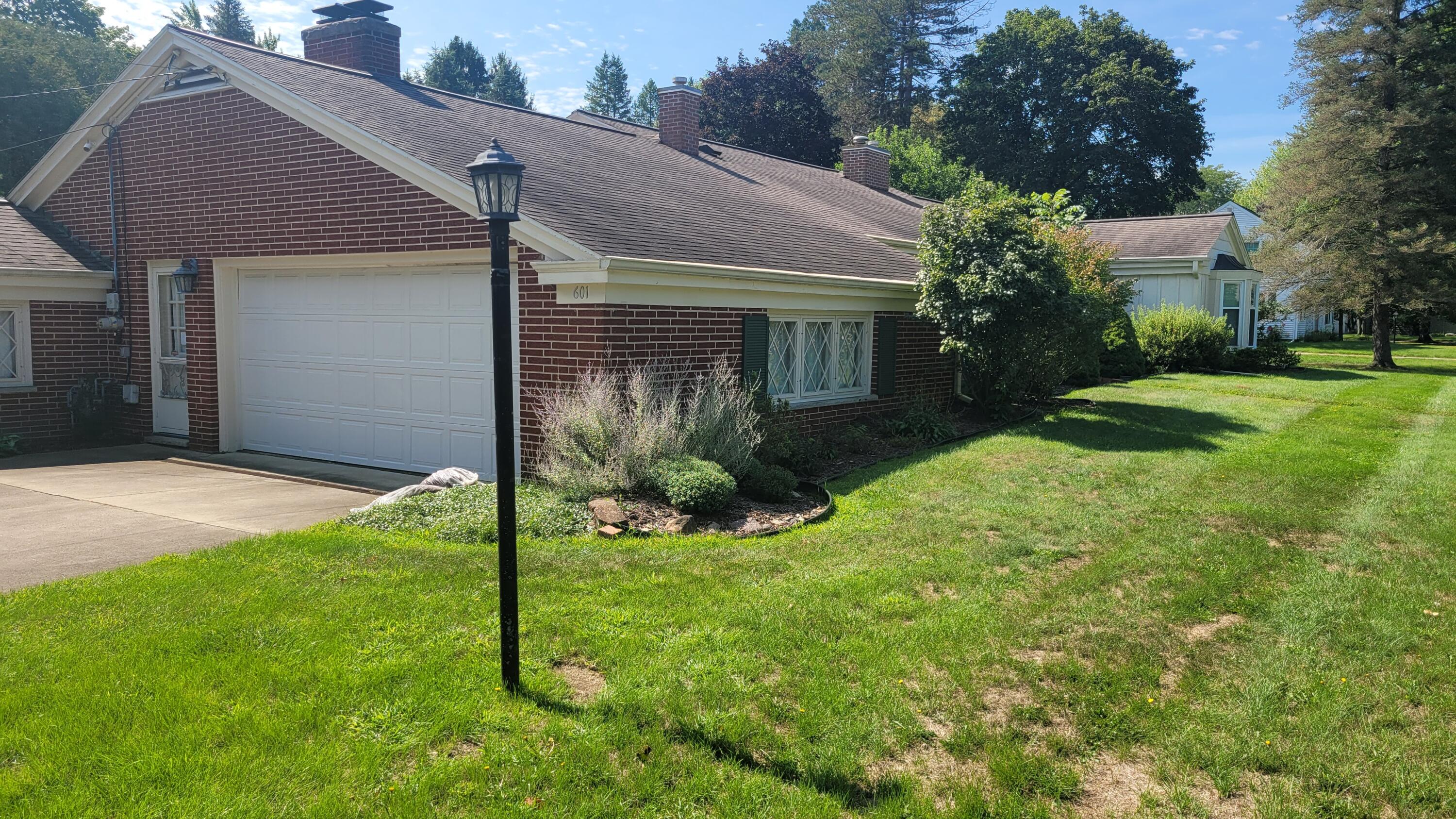 601 SE Manor Drive — photo