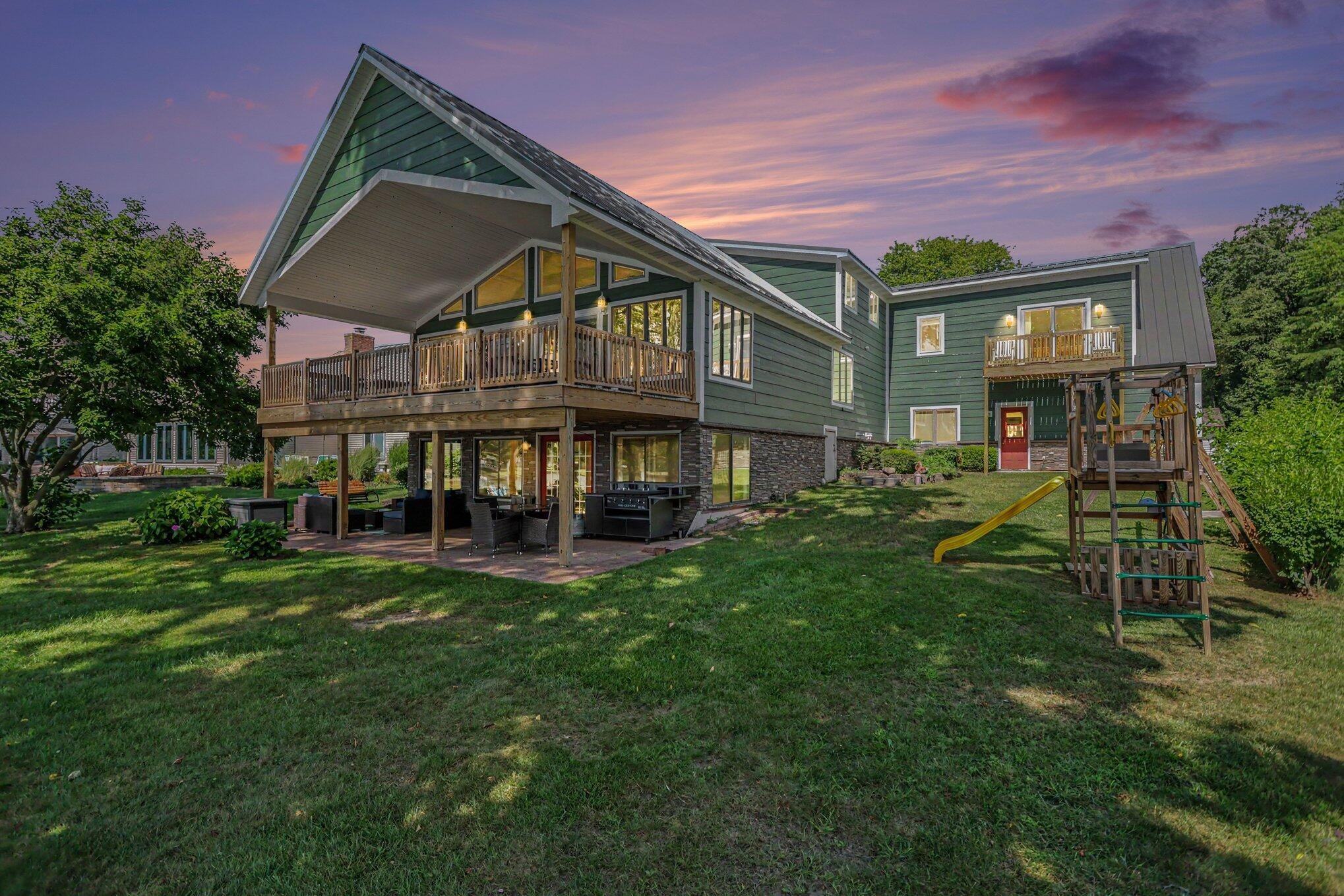 1064 Bay View Drive — photo