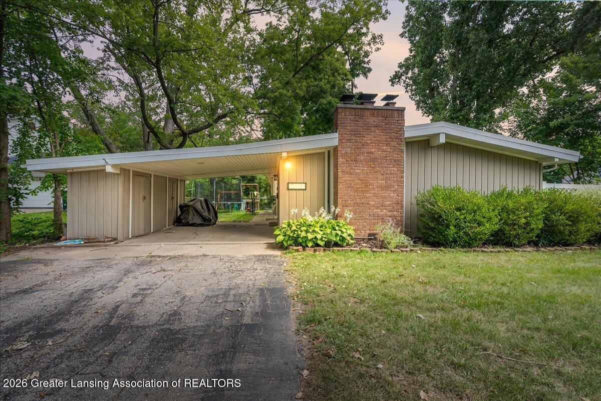 1028 N Hagadorn Road — photo