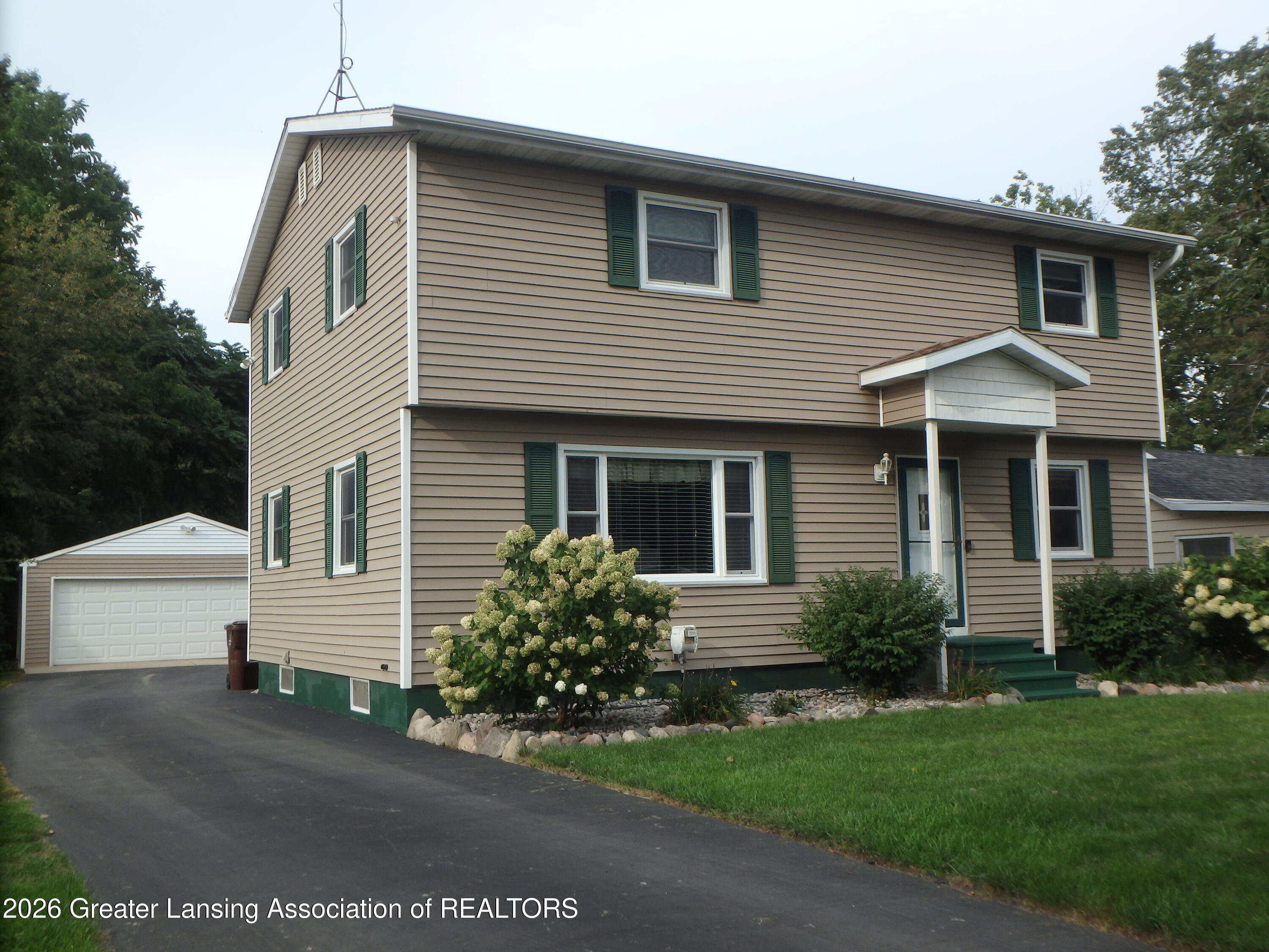 909 E Shaw Street — photo