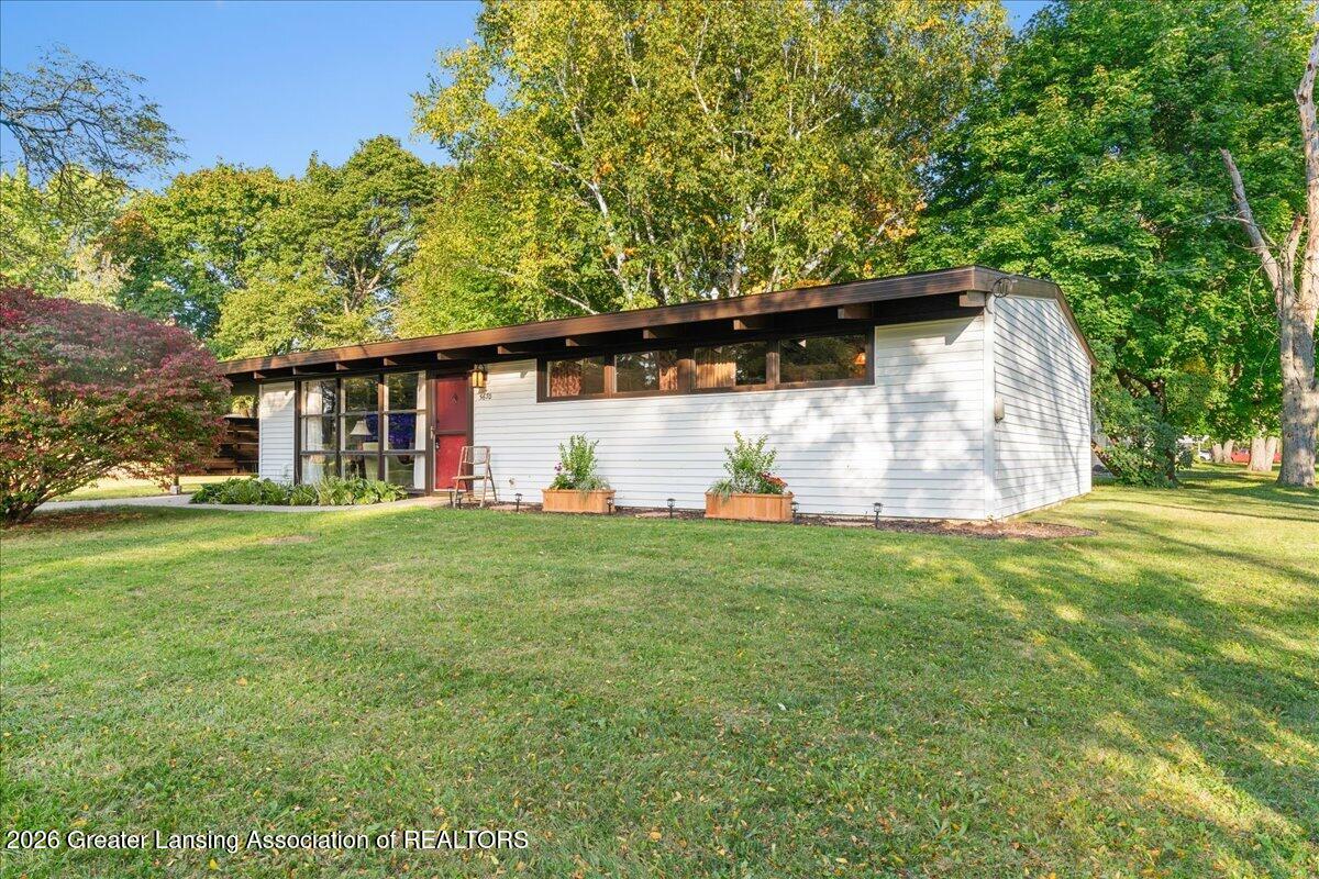 5670 Buckingham Road — photo