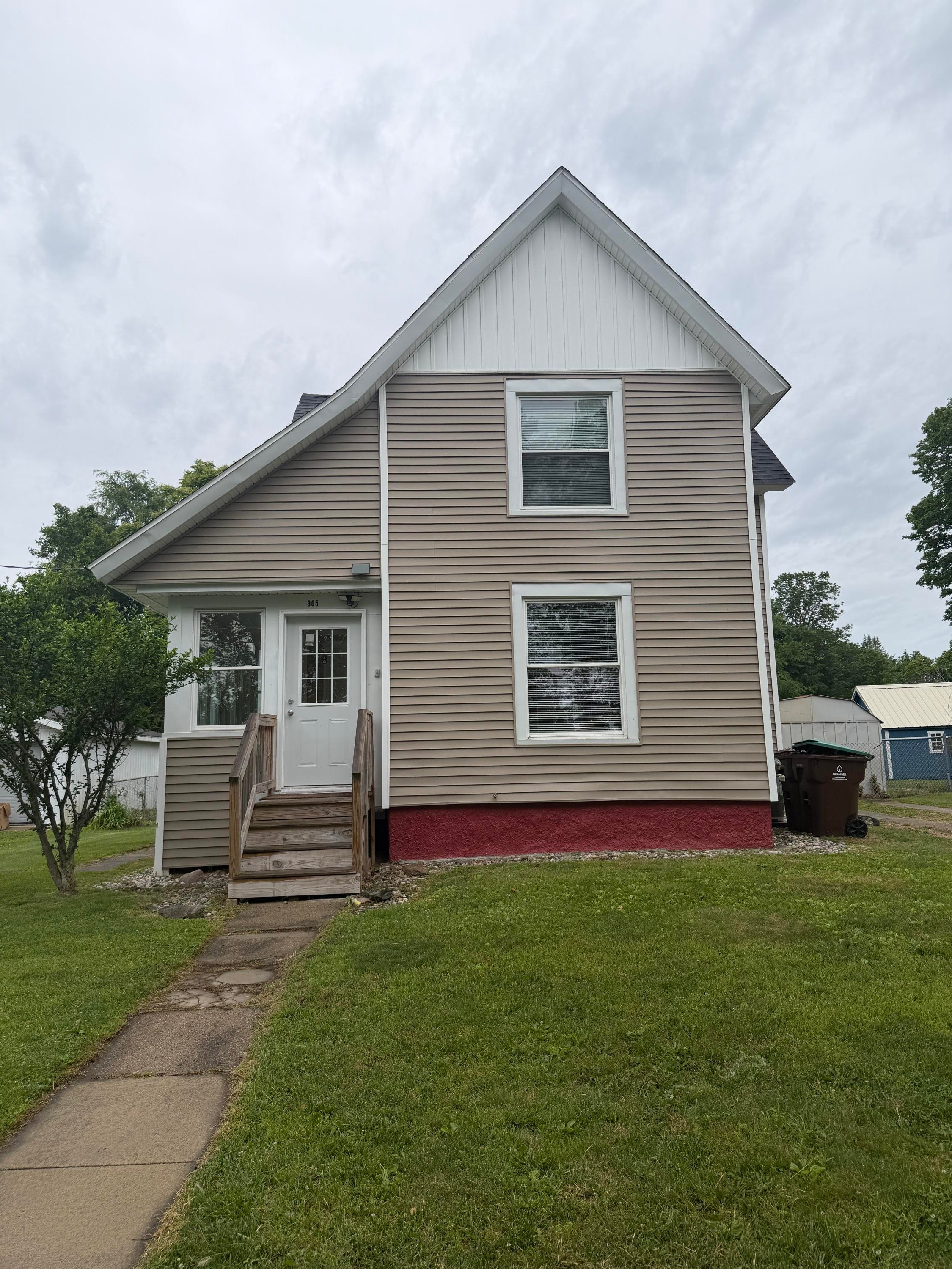 905 Burr Oak Street — photo