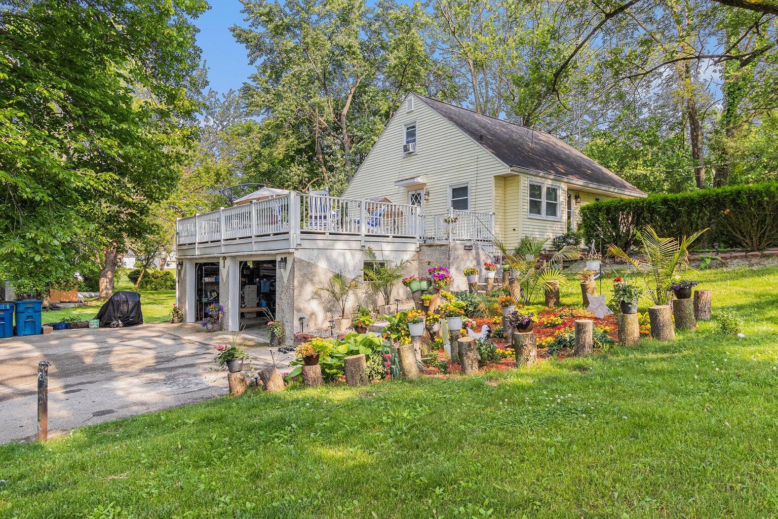 3104 Courtlandt Avenue — photo