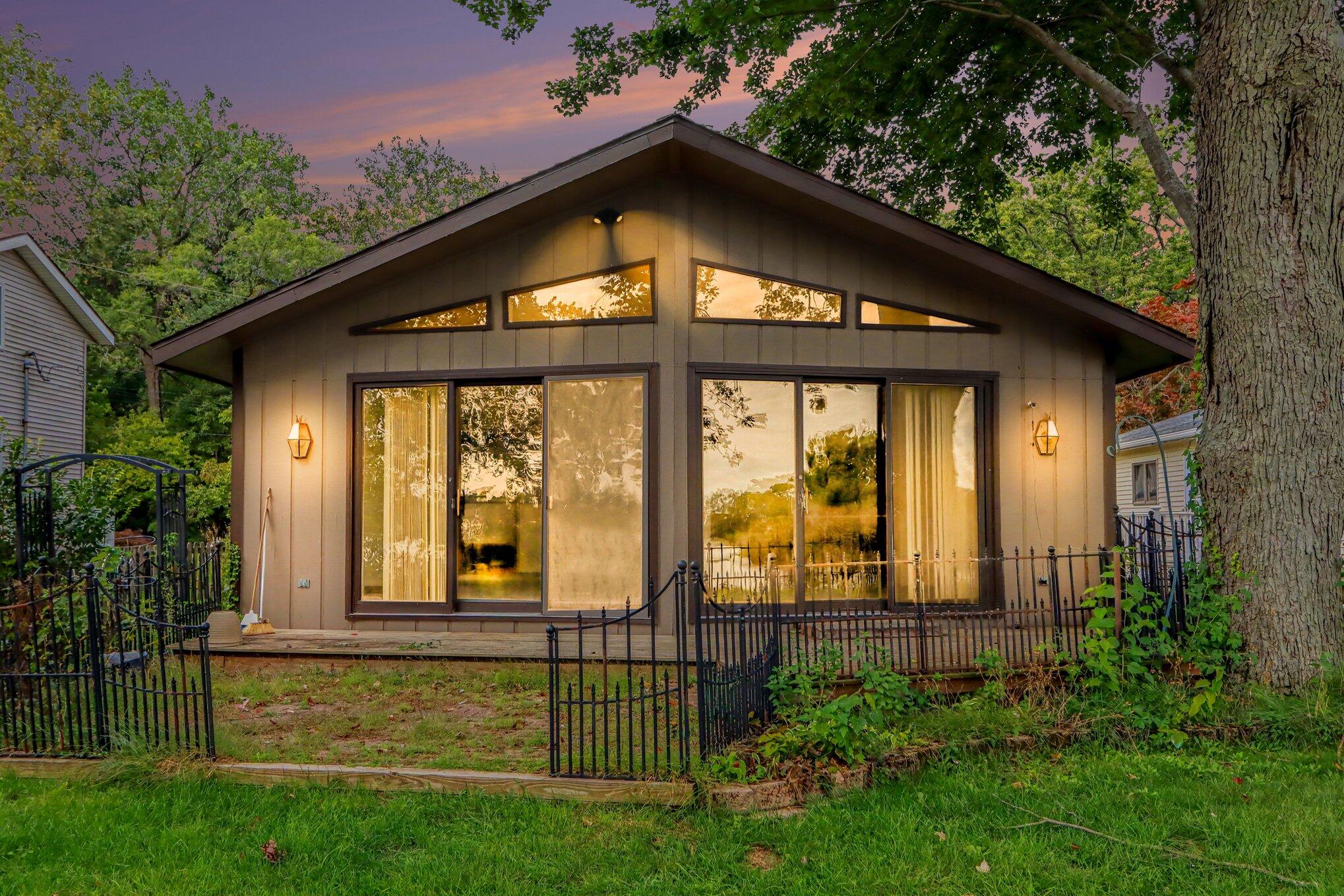 8153 W Long Lake Drive — photo