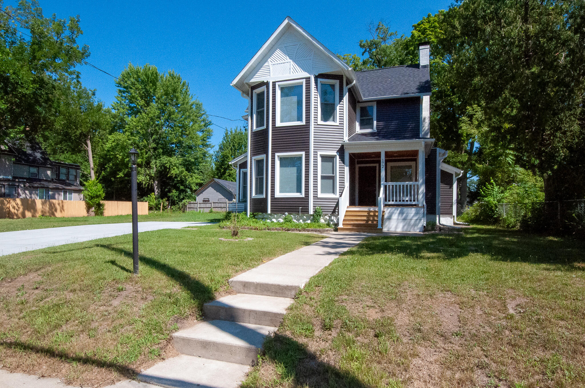 172 W Manchester Street — photo