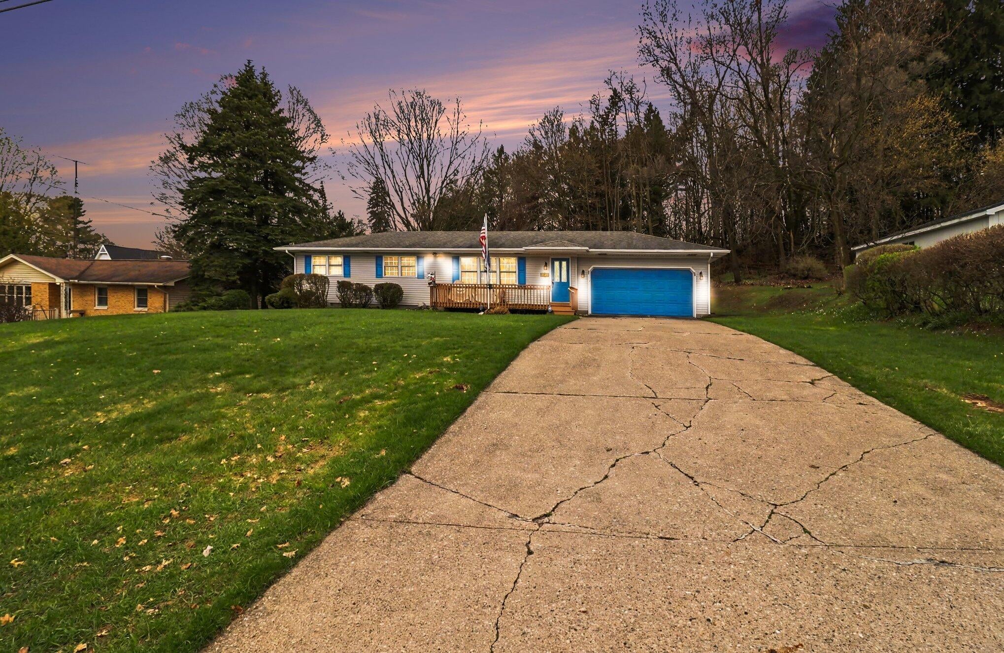 2739 Hillcrest Drive — photo