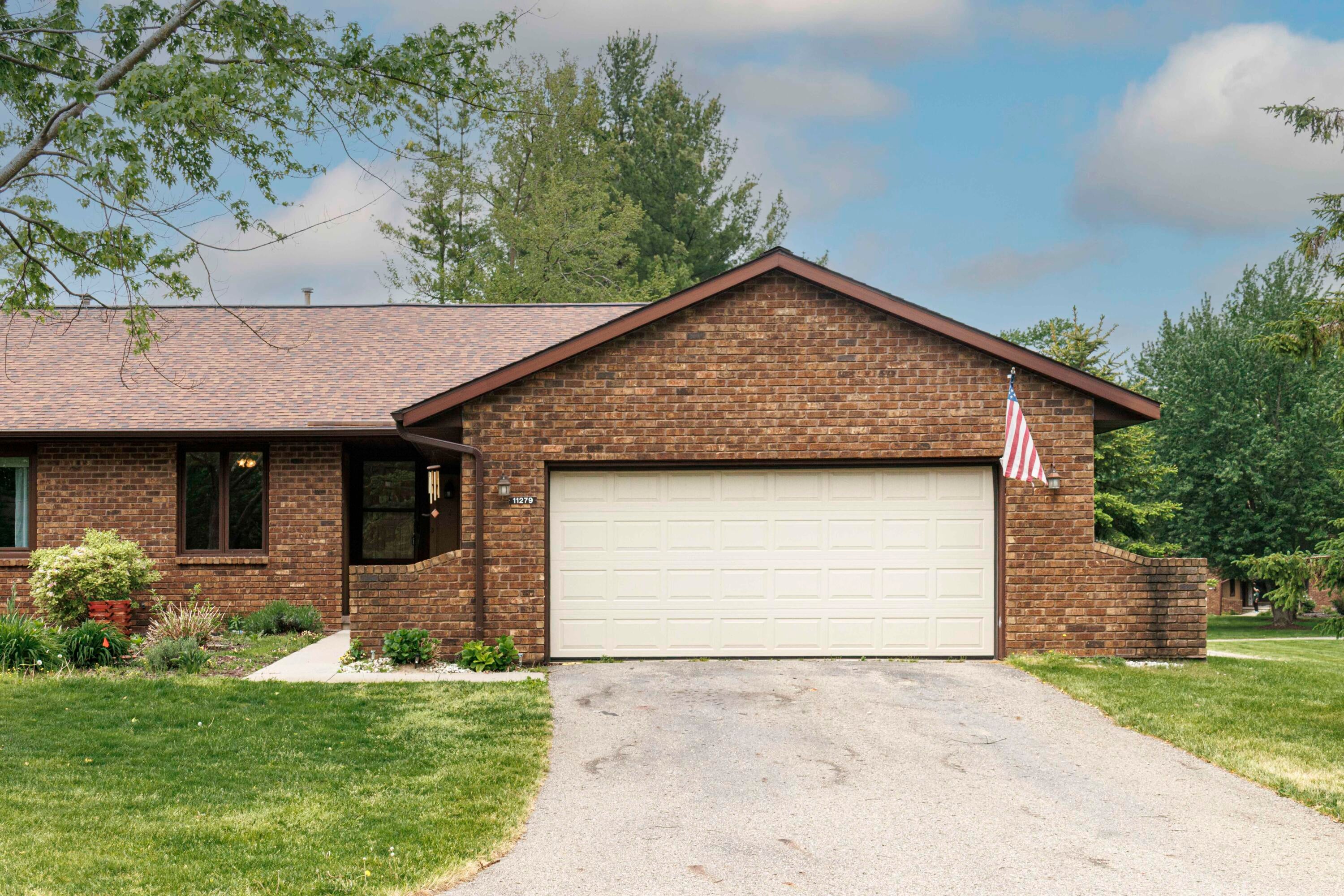 11279 Whispering Creek Drive — photo