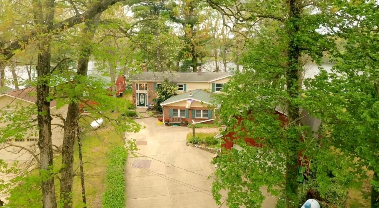 875 Bruce Drive — photo