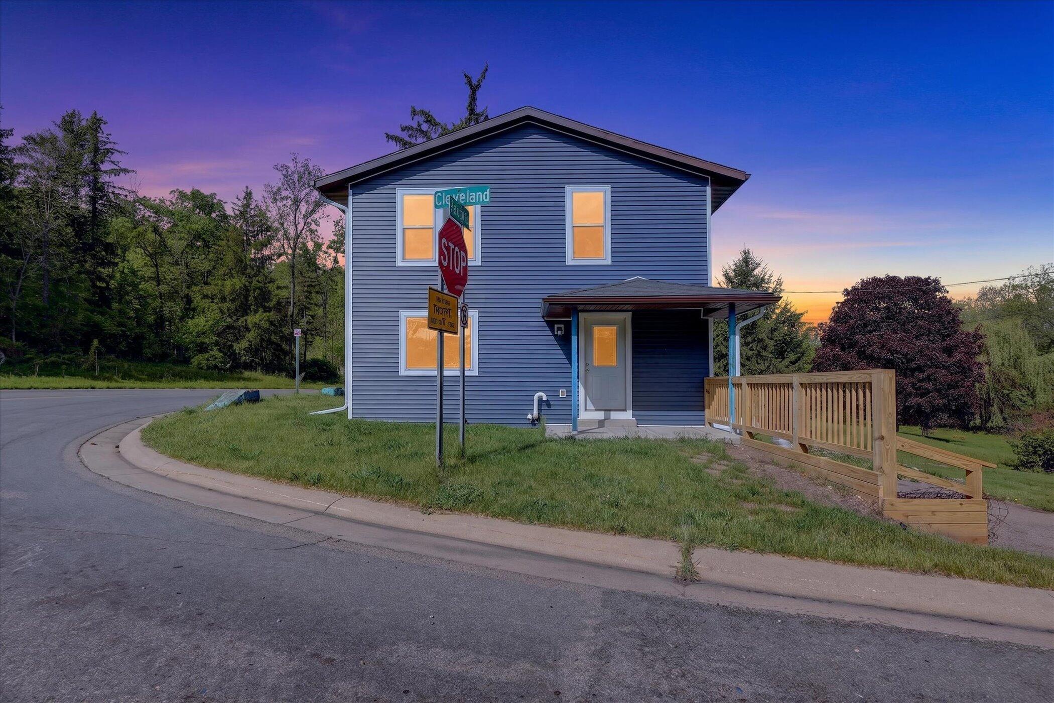 1387 E Riverside Drive — photo