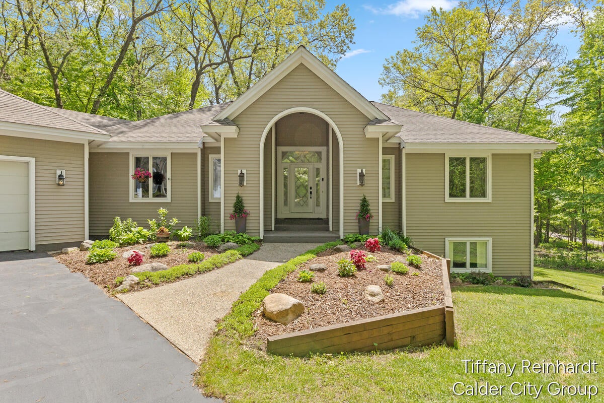 2760 Tyler Trail SE — photo