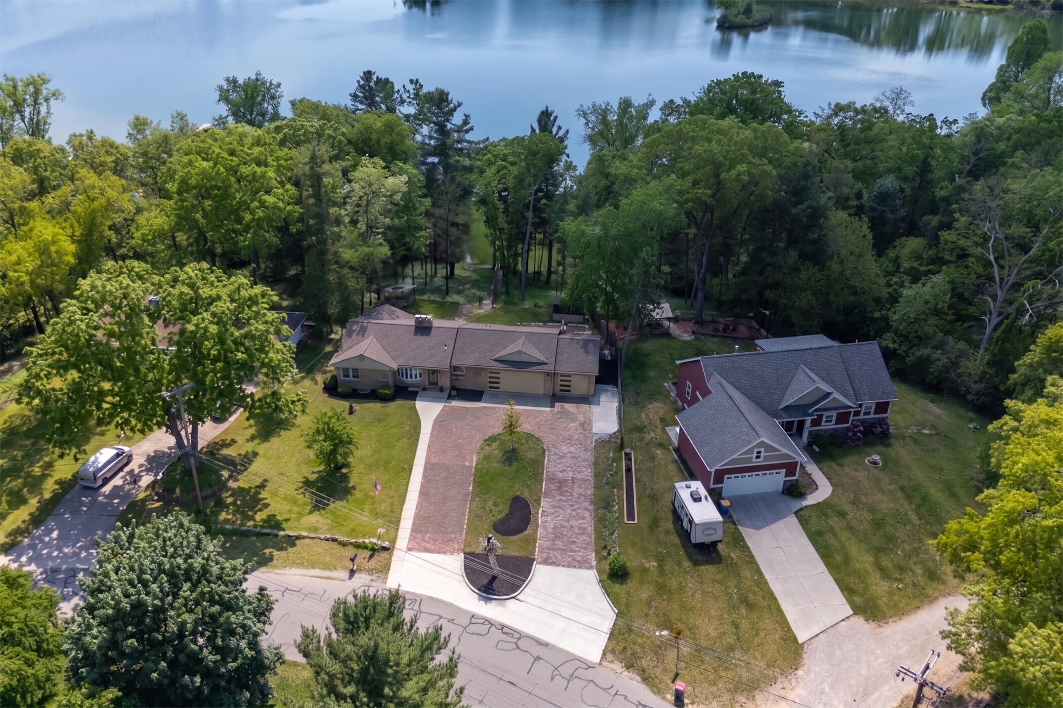 3311 Dorais Drive NE — photo