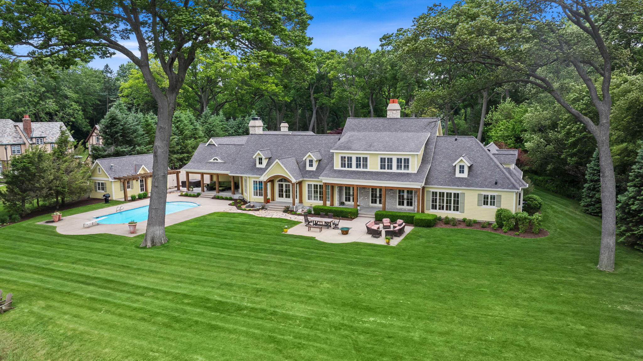 329 W Circle Drive — photo