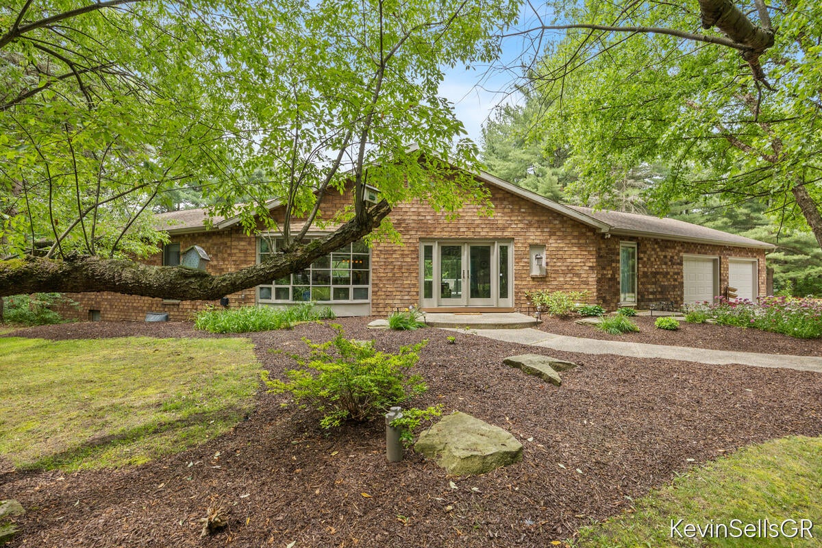 7710 Cascade Pines Drive SE — photo