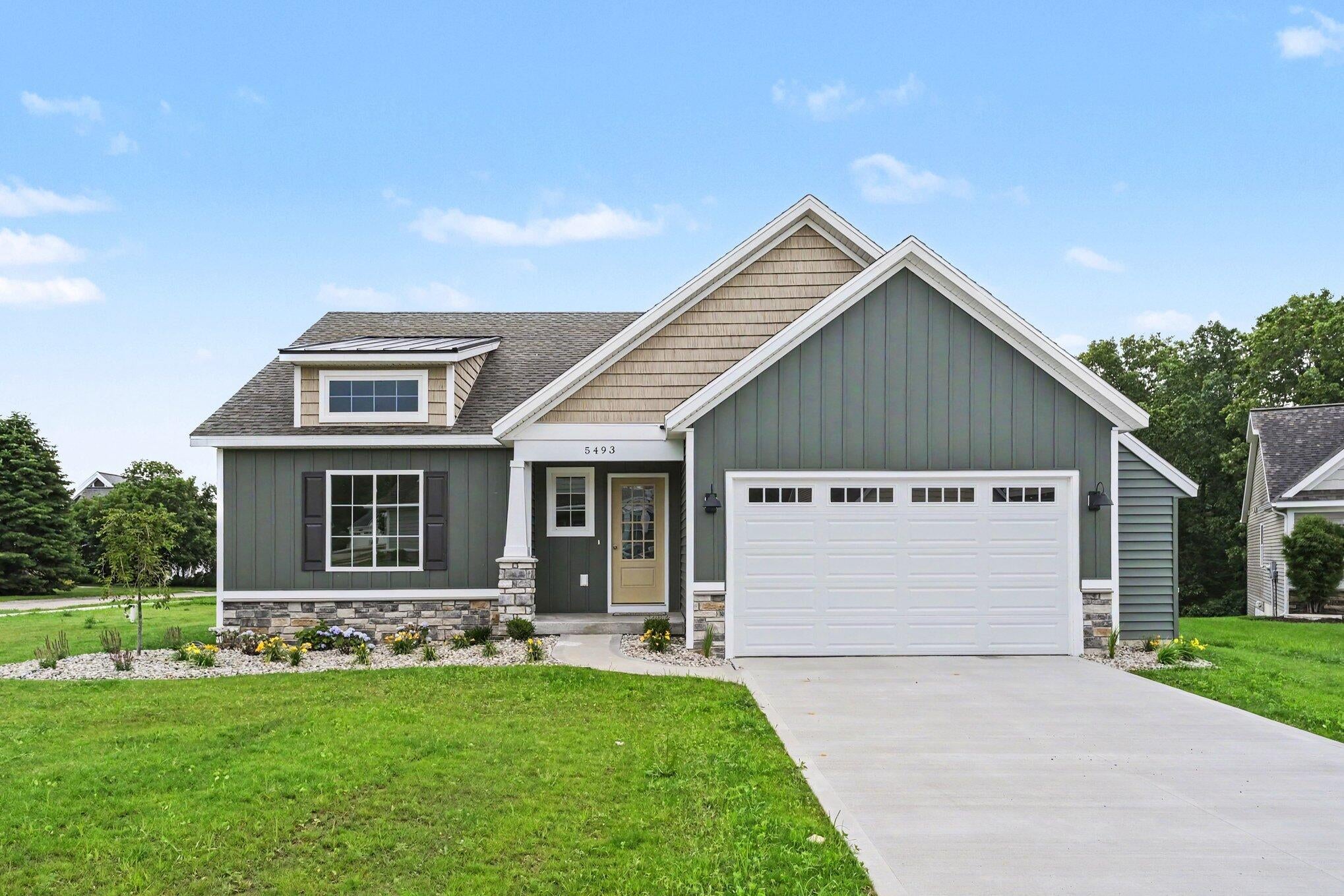 5493 Rose Ridge Court NE — photo