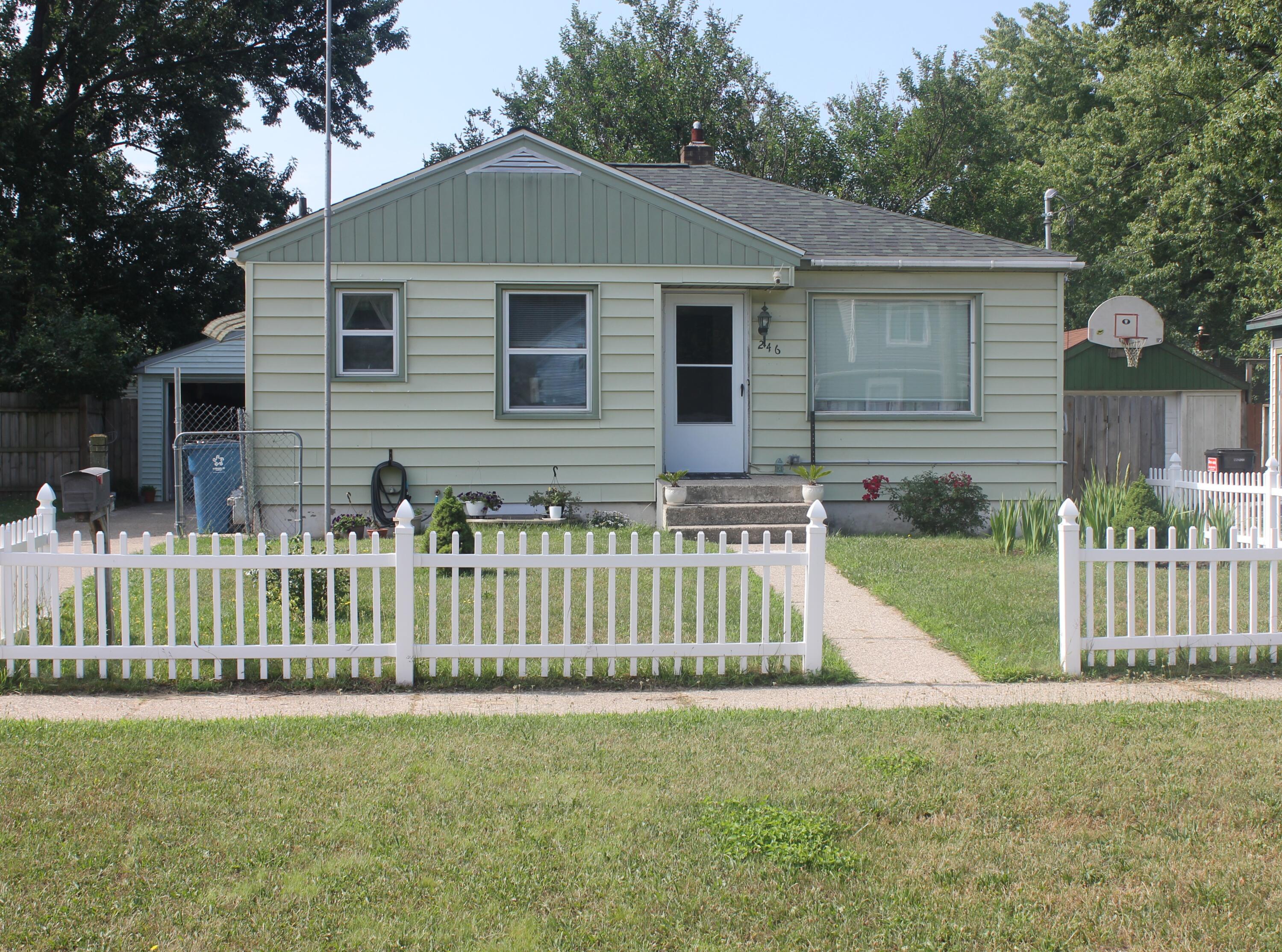 246 Maplelawn Street SW — photo