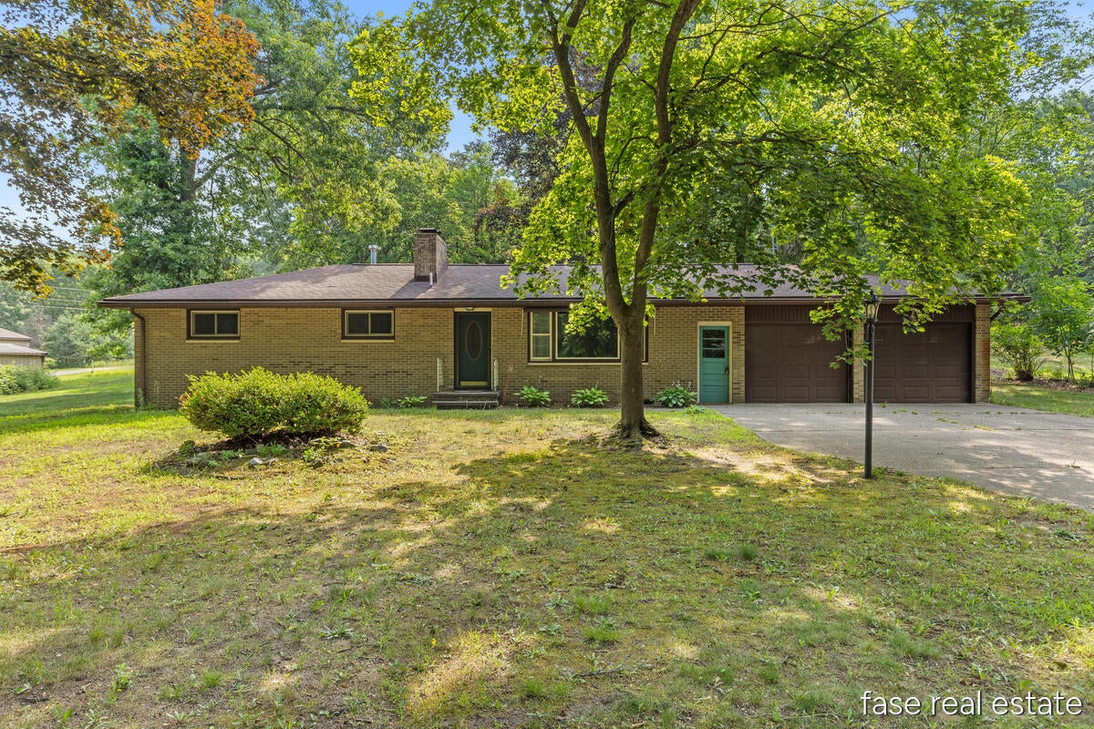 7676 Courtland Drive NE — photo