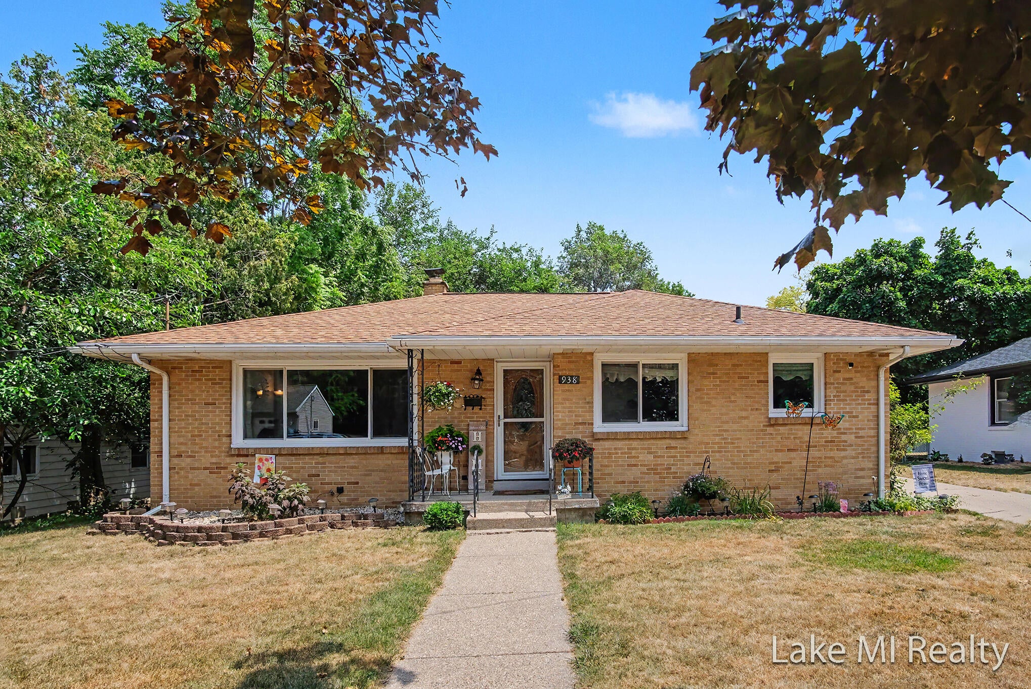 938 Calvary Avenue NW — photo