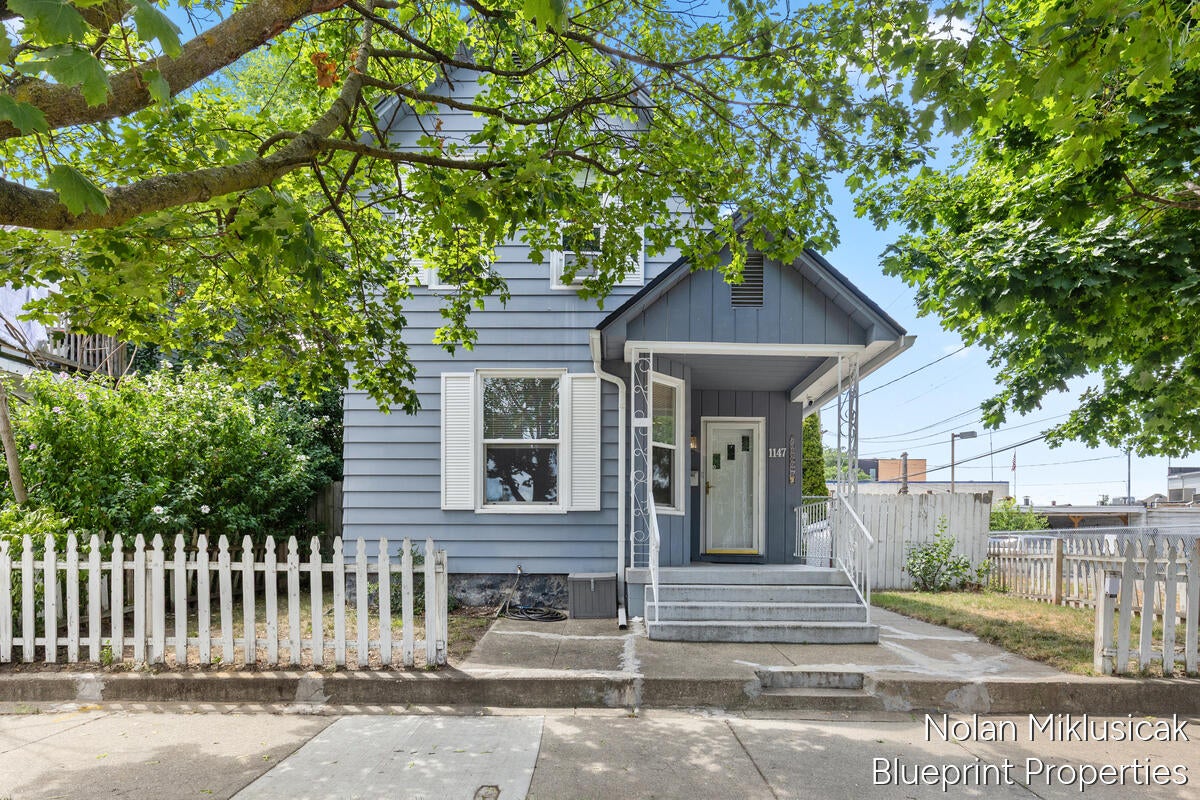 1147 Jennette Avenue NW — photo