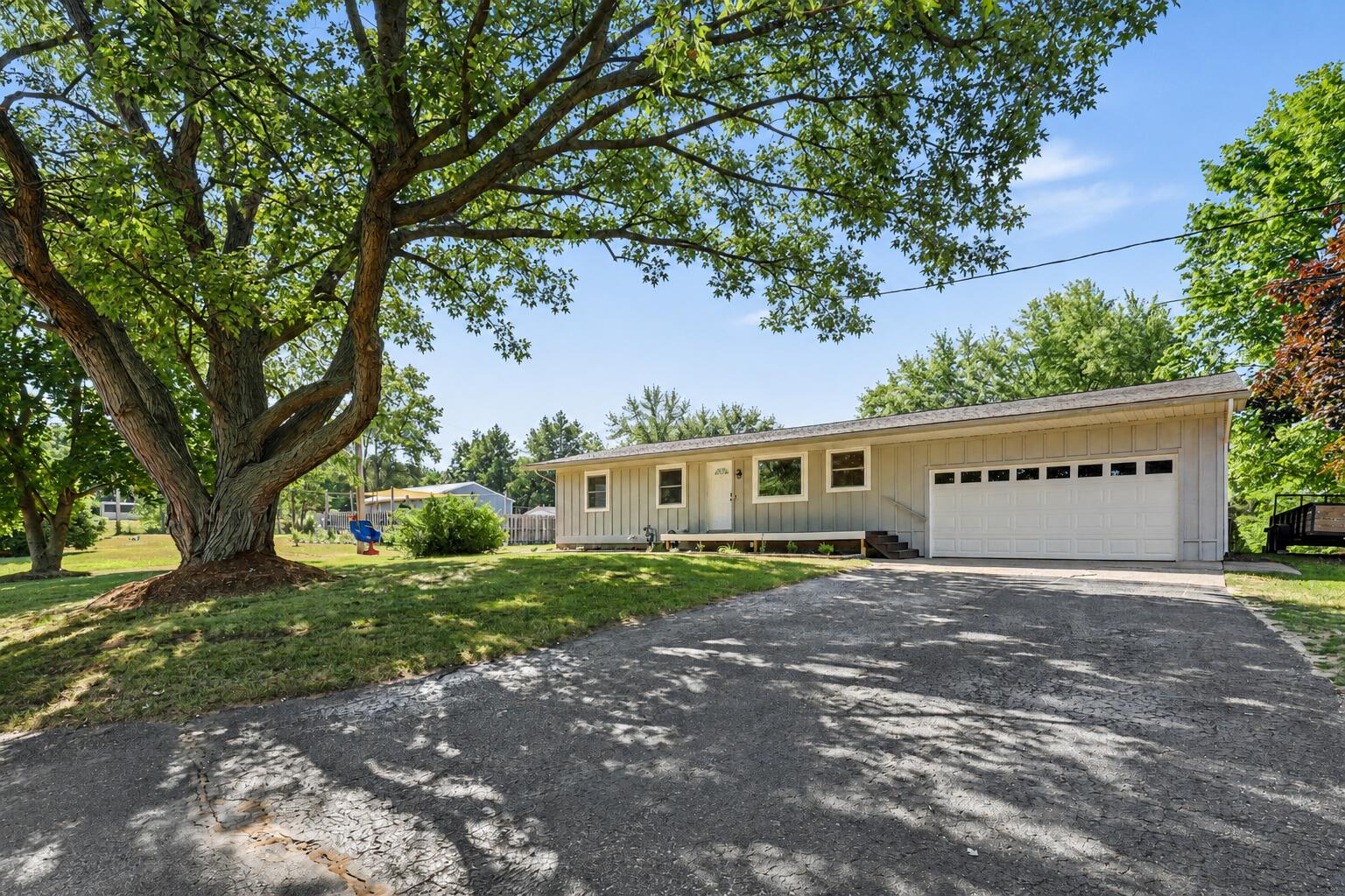 14370 14 Mile Road NE — photo