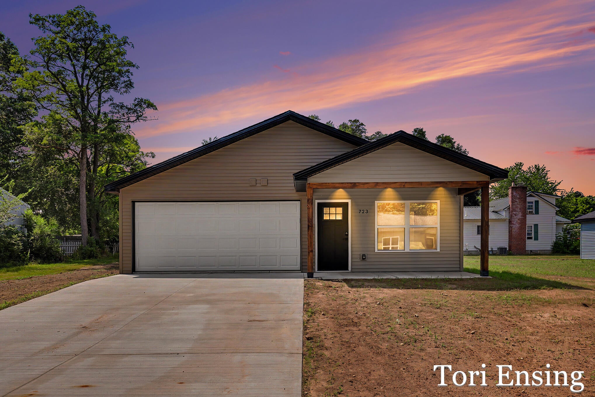 723 N Burgess Street — photo