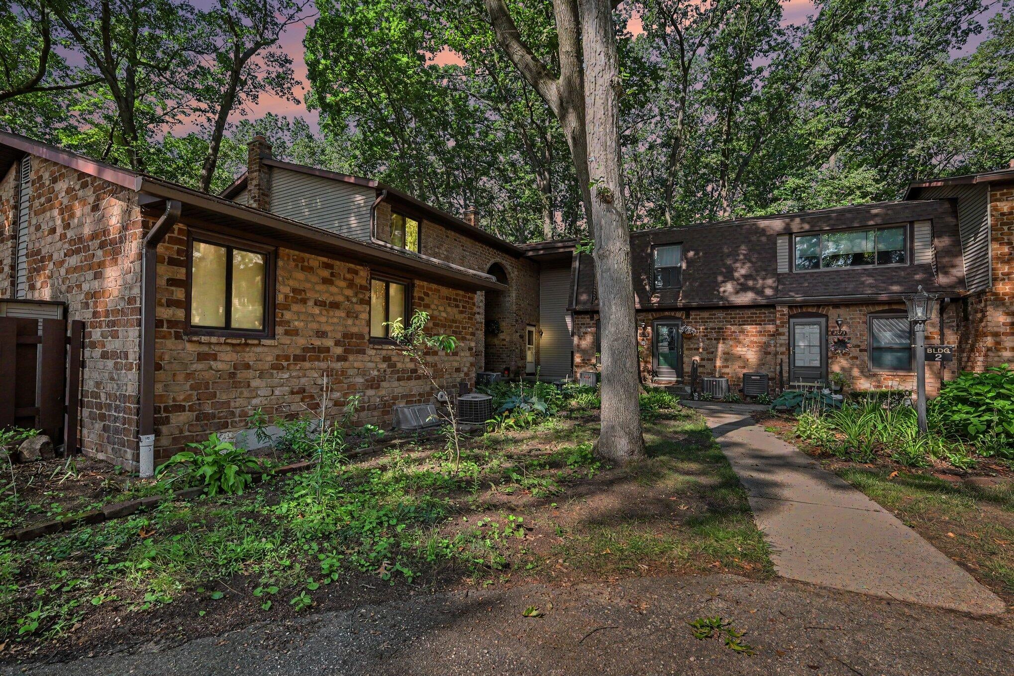 2579 Chatham Woods Drive SE — photo
