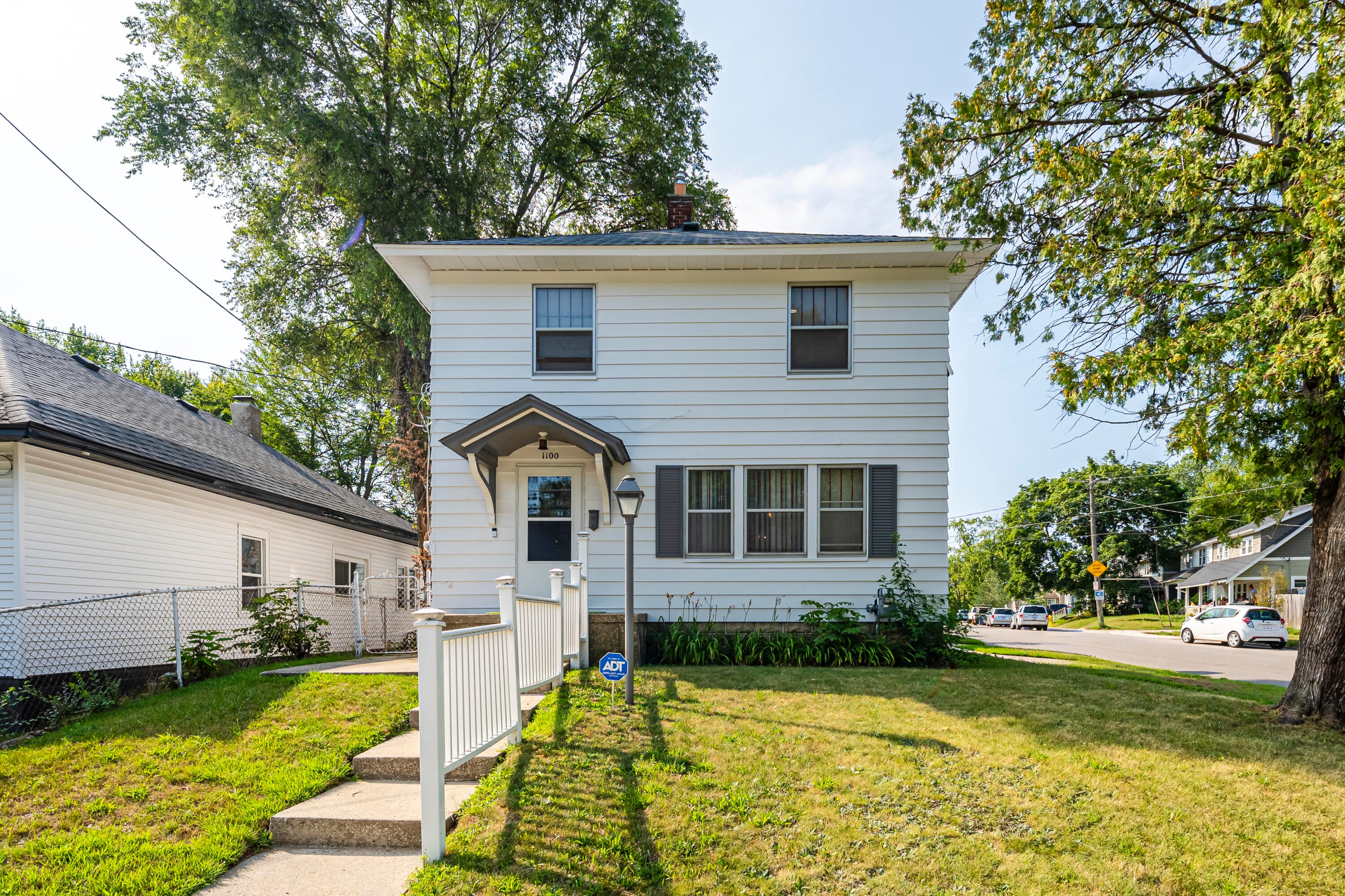 1100 Dickinson Street SE — photo