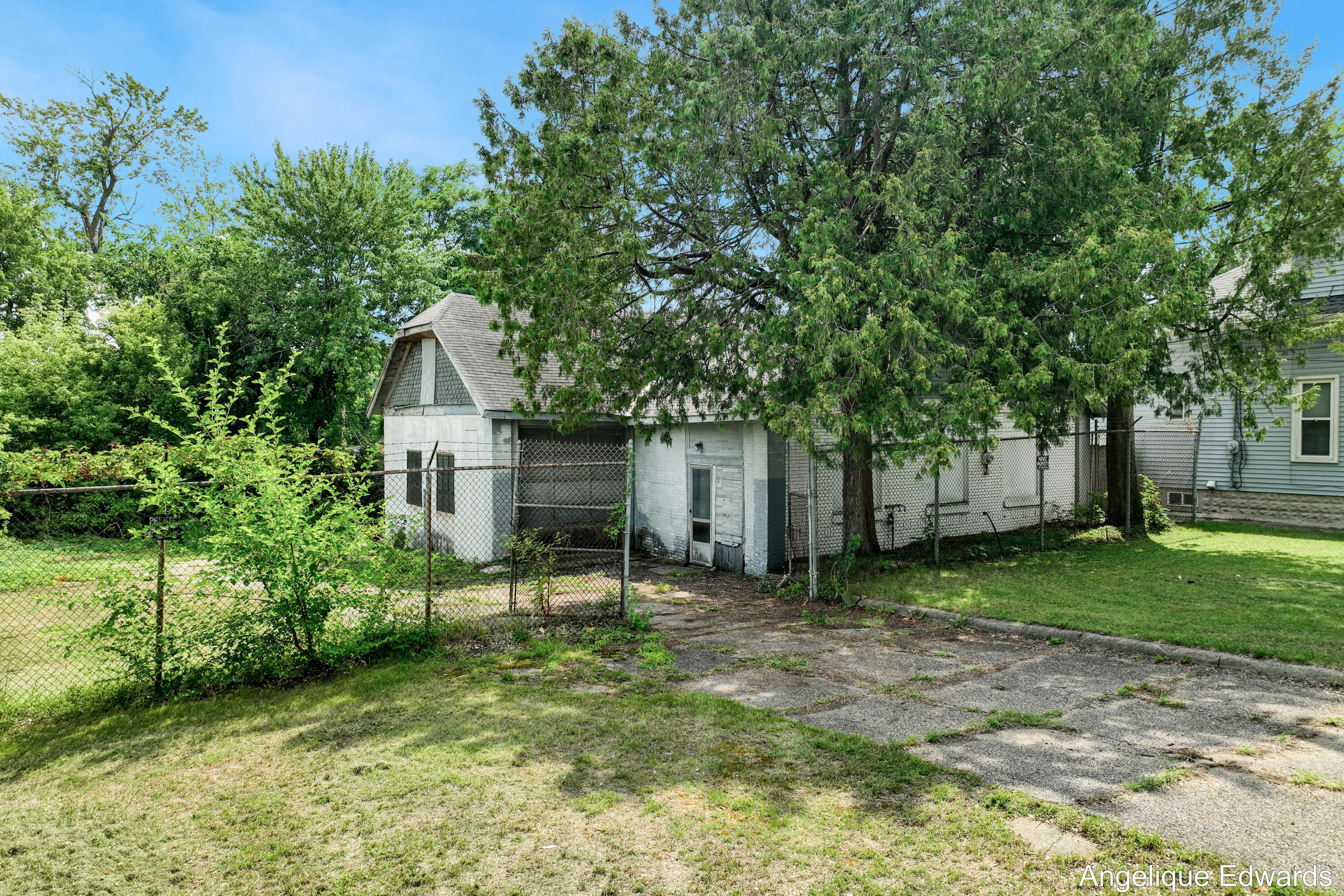 908 Sigsbee Street SE — photo