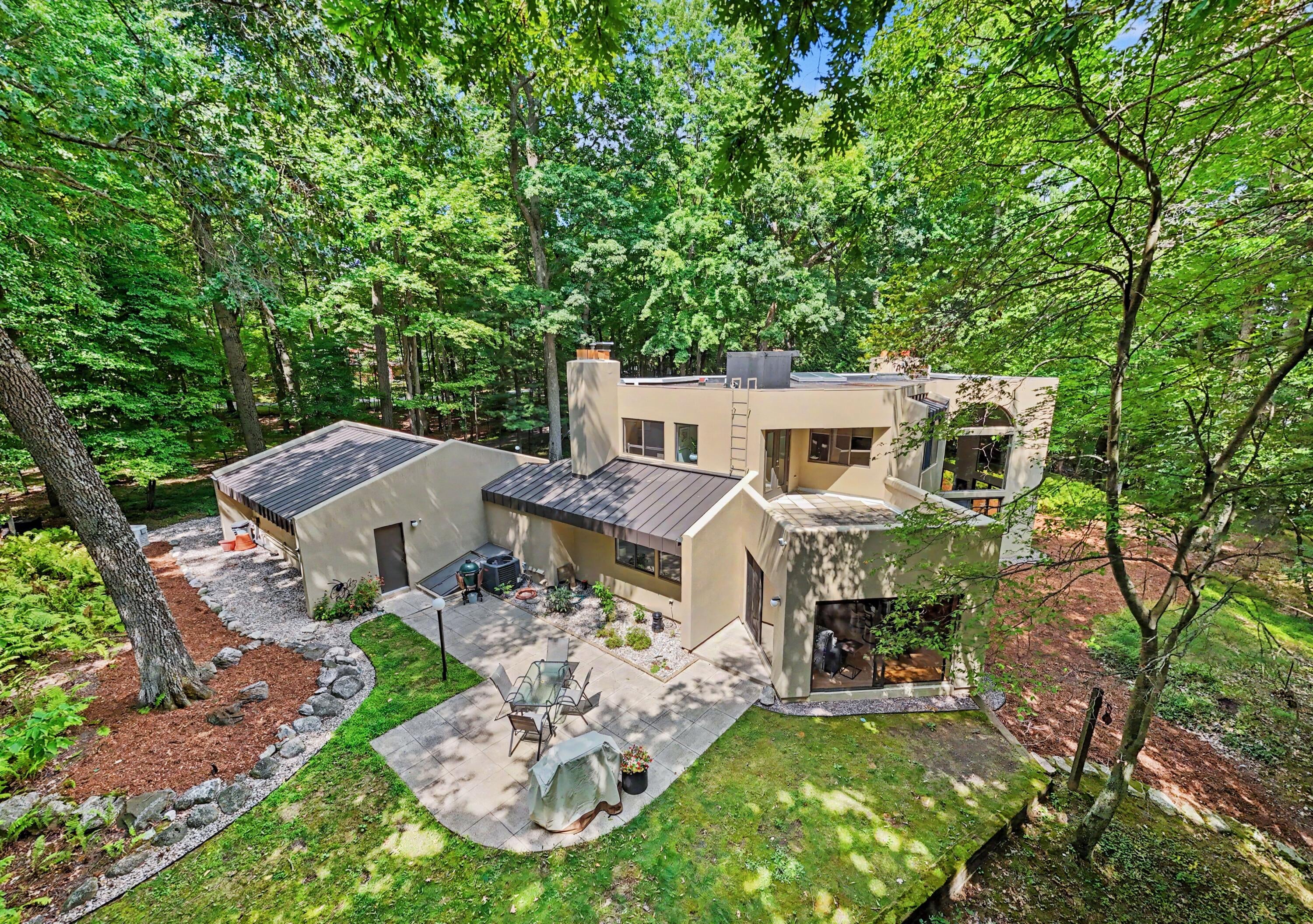 10109 Hathaway Drive — photo