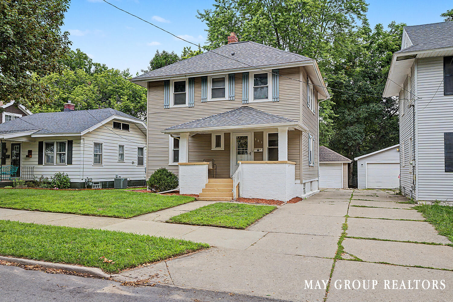 143 Burr Oak Street NE — photo
