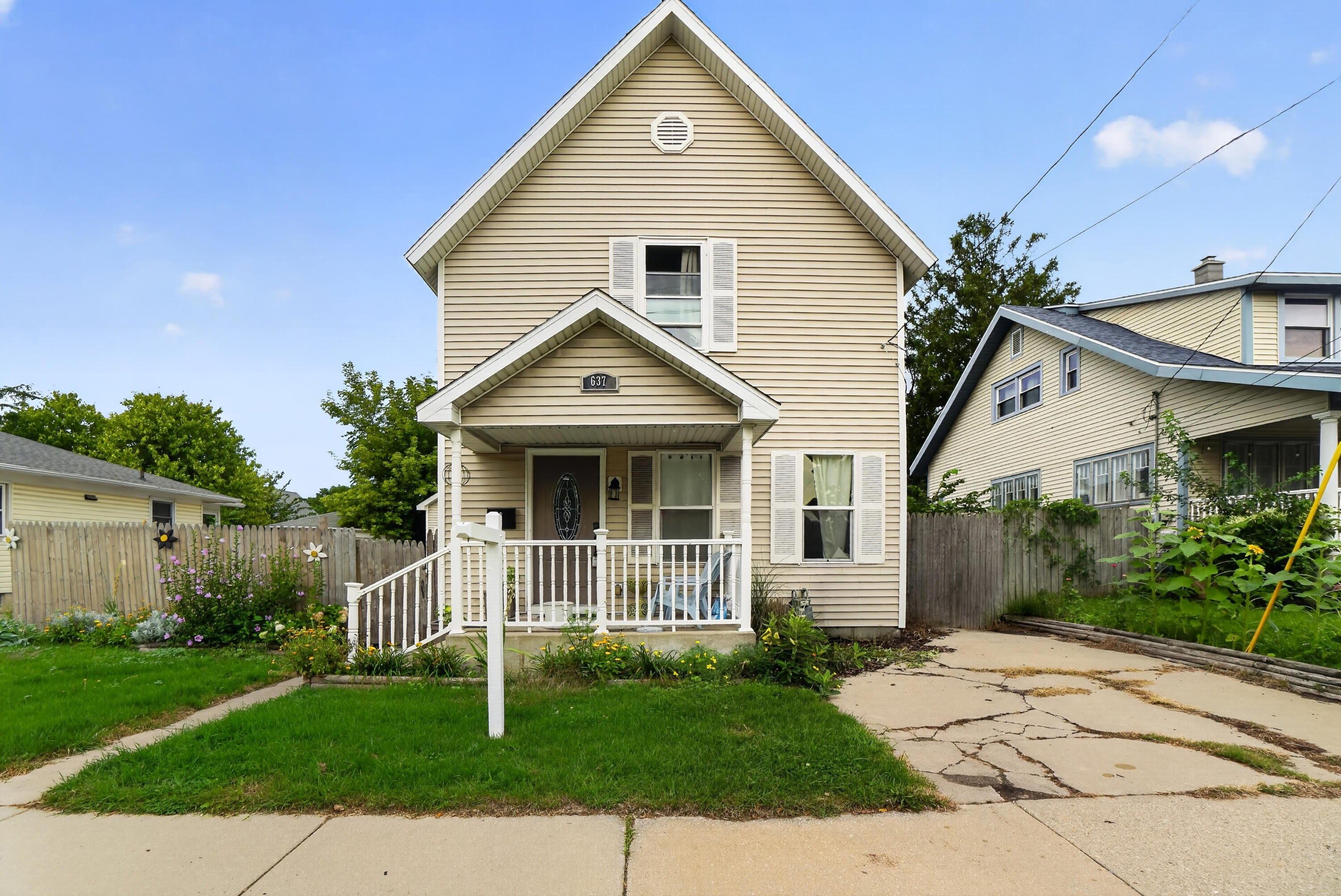 637 Leonard Street NE — photo