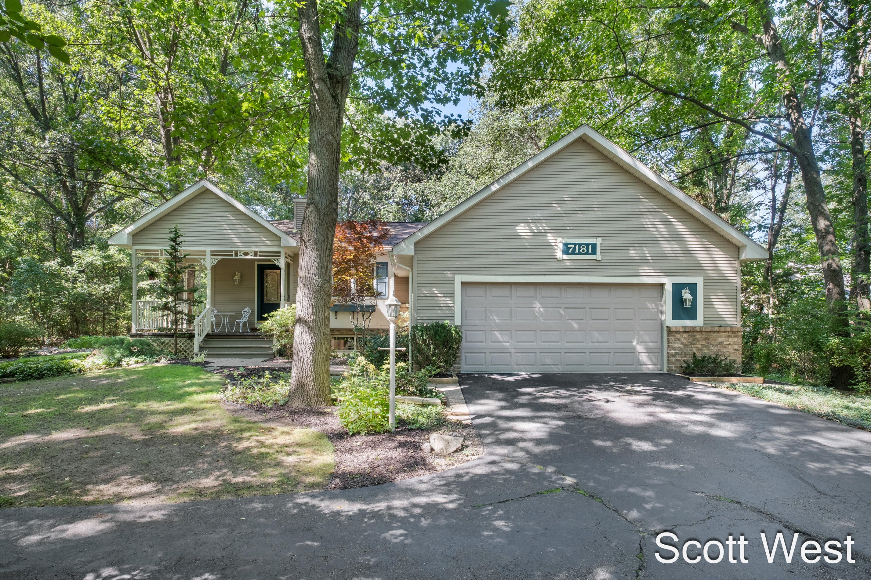 7181 River Glen Drive — photo