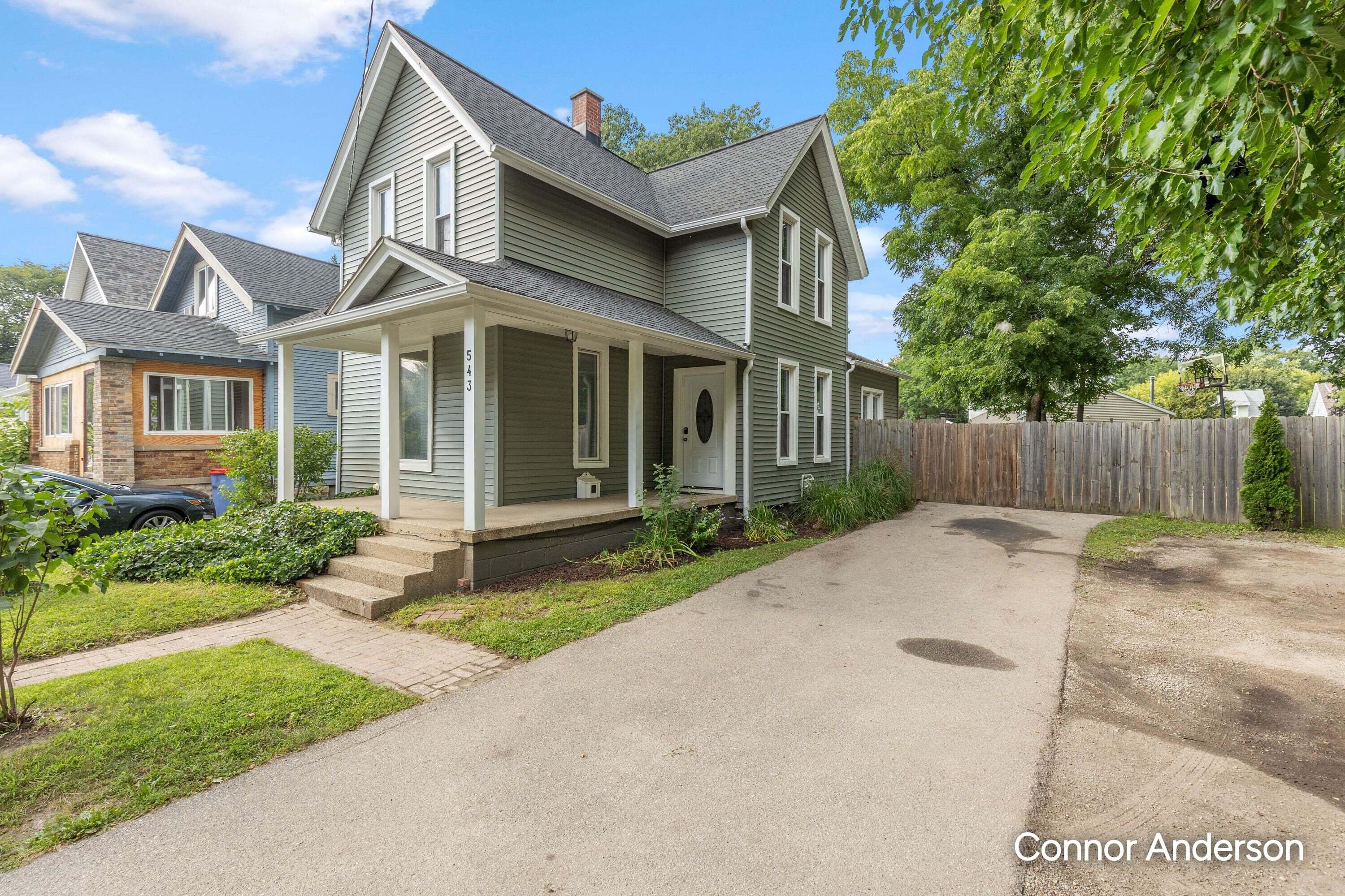 543 Leonard Street NE — photo