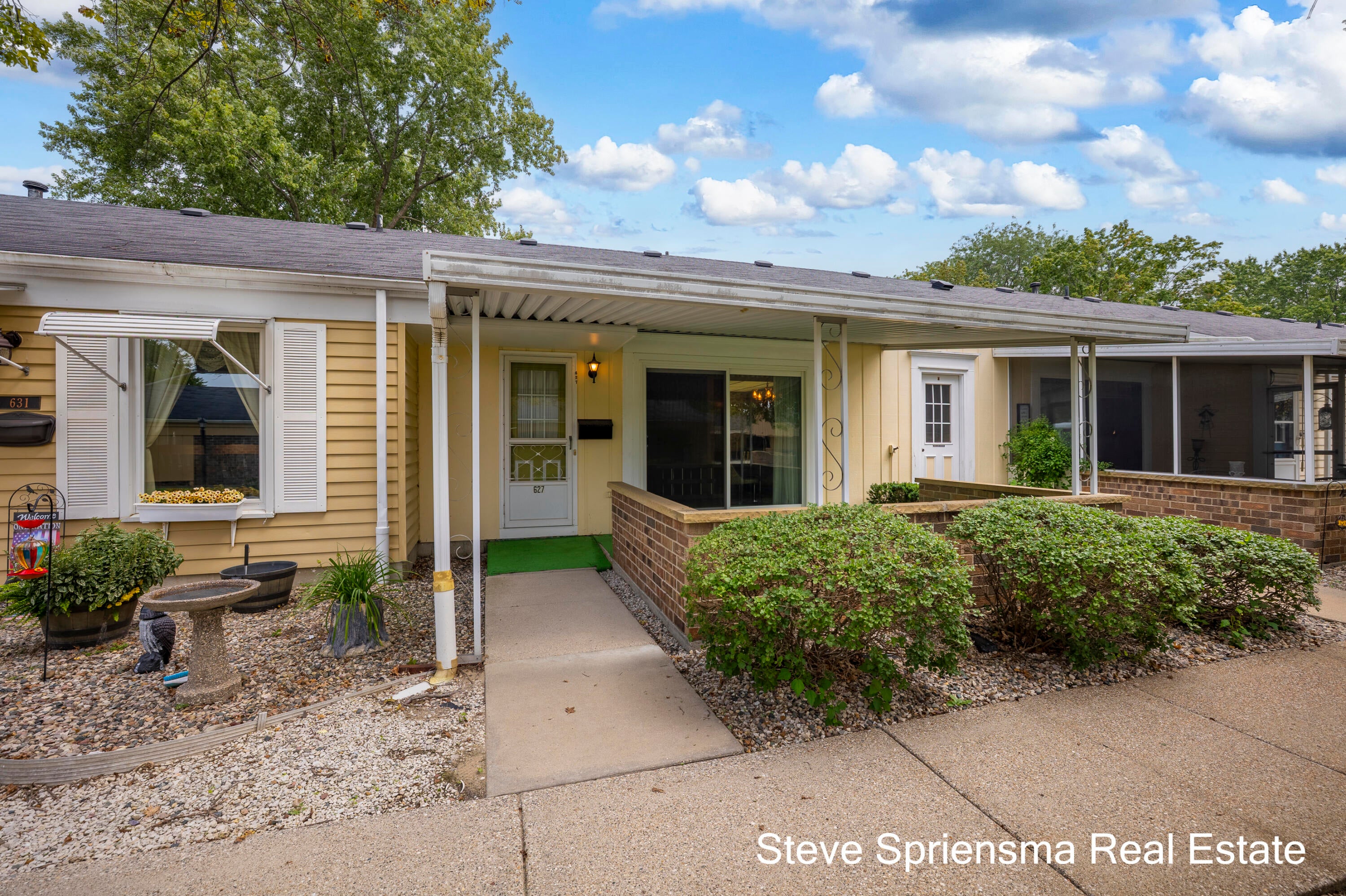 627 Carriage Lane — photo