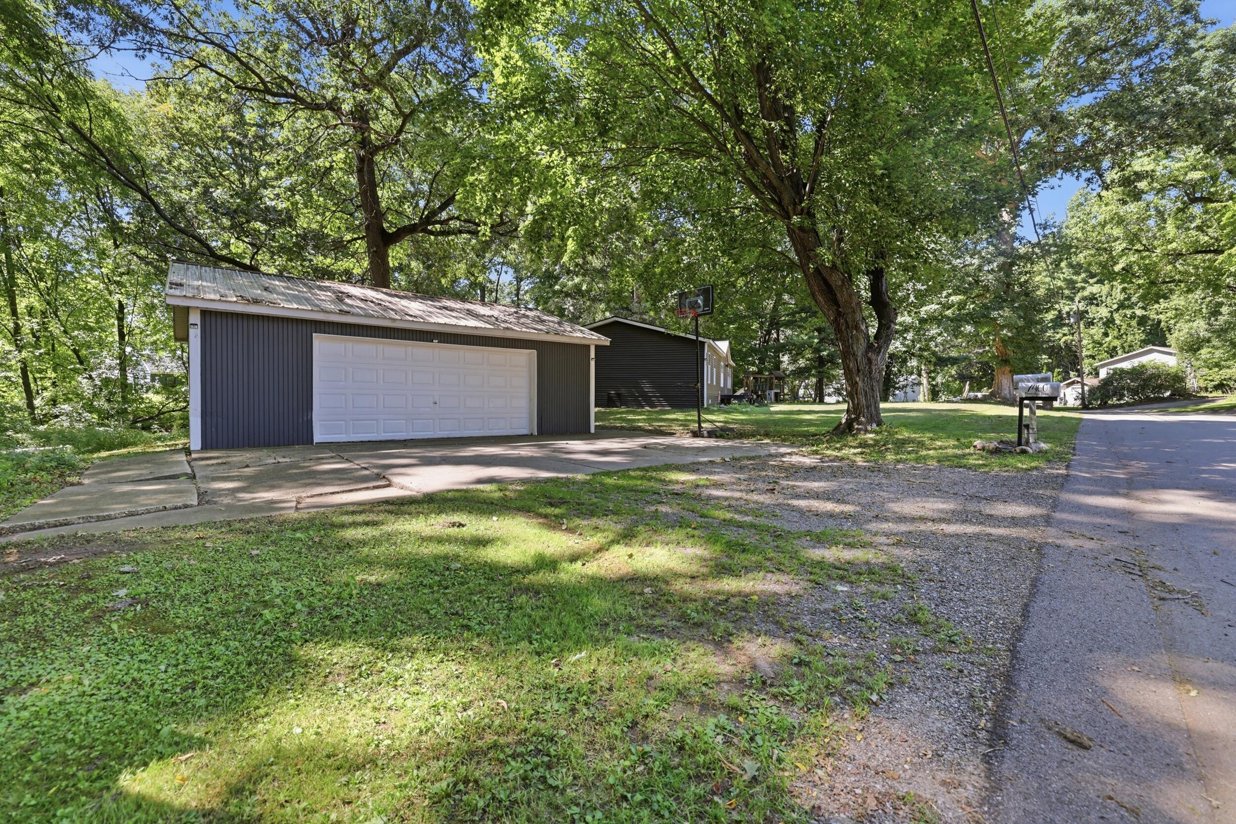 7460 Pine Ridge Drive NE, Belding, MI 48809 — photo 3