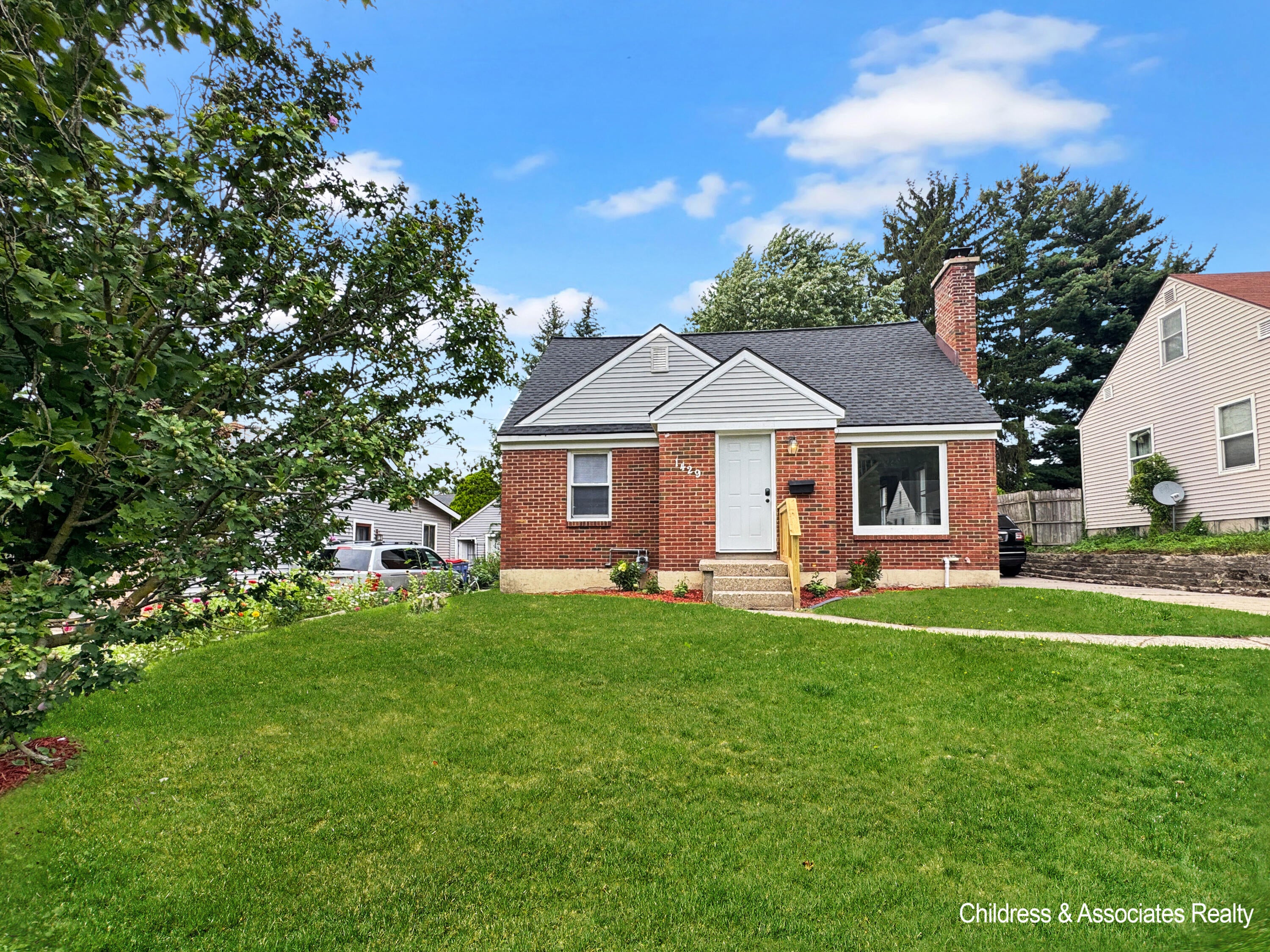1429 Louise Street SE — photo