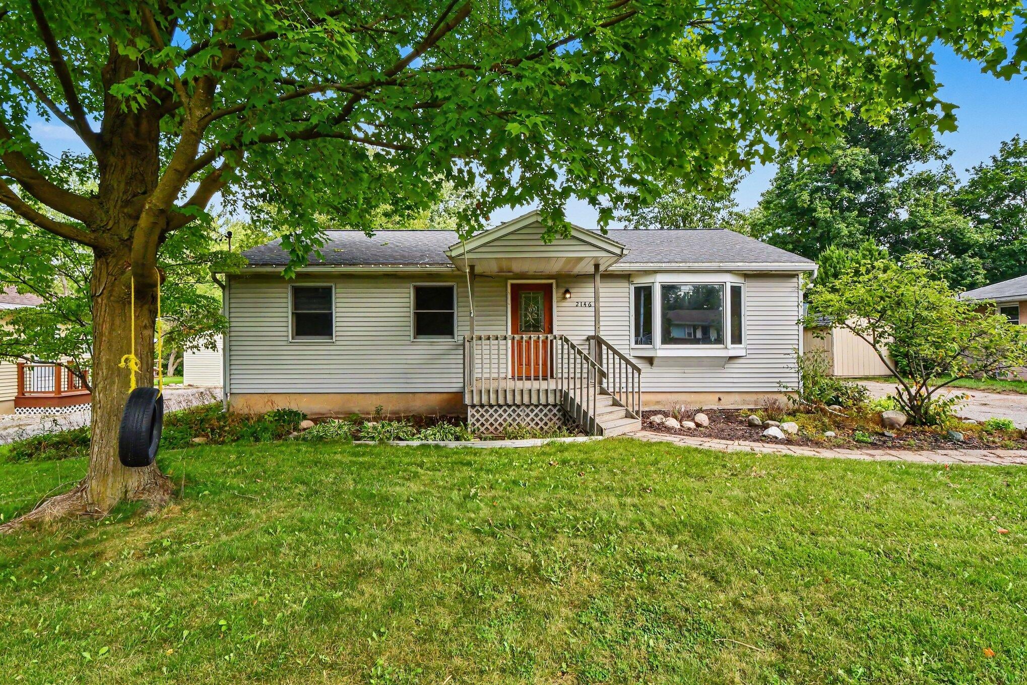 2146 Engleside Drive SE — photo