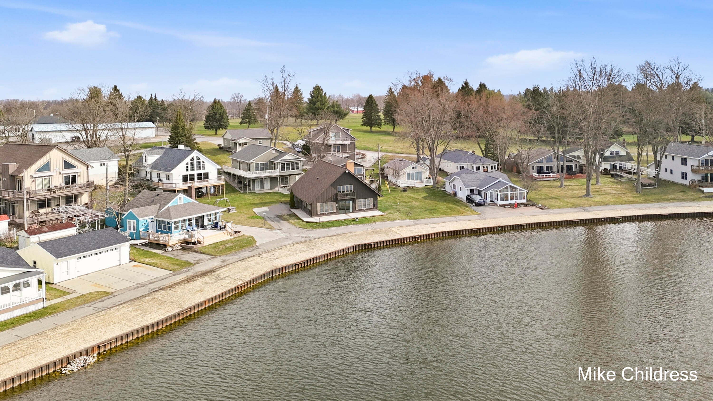 6390 Lakeshore Drive — photo