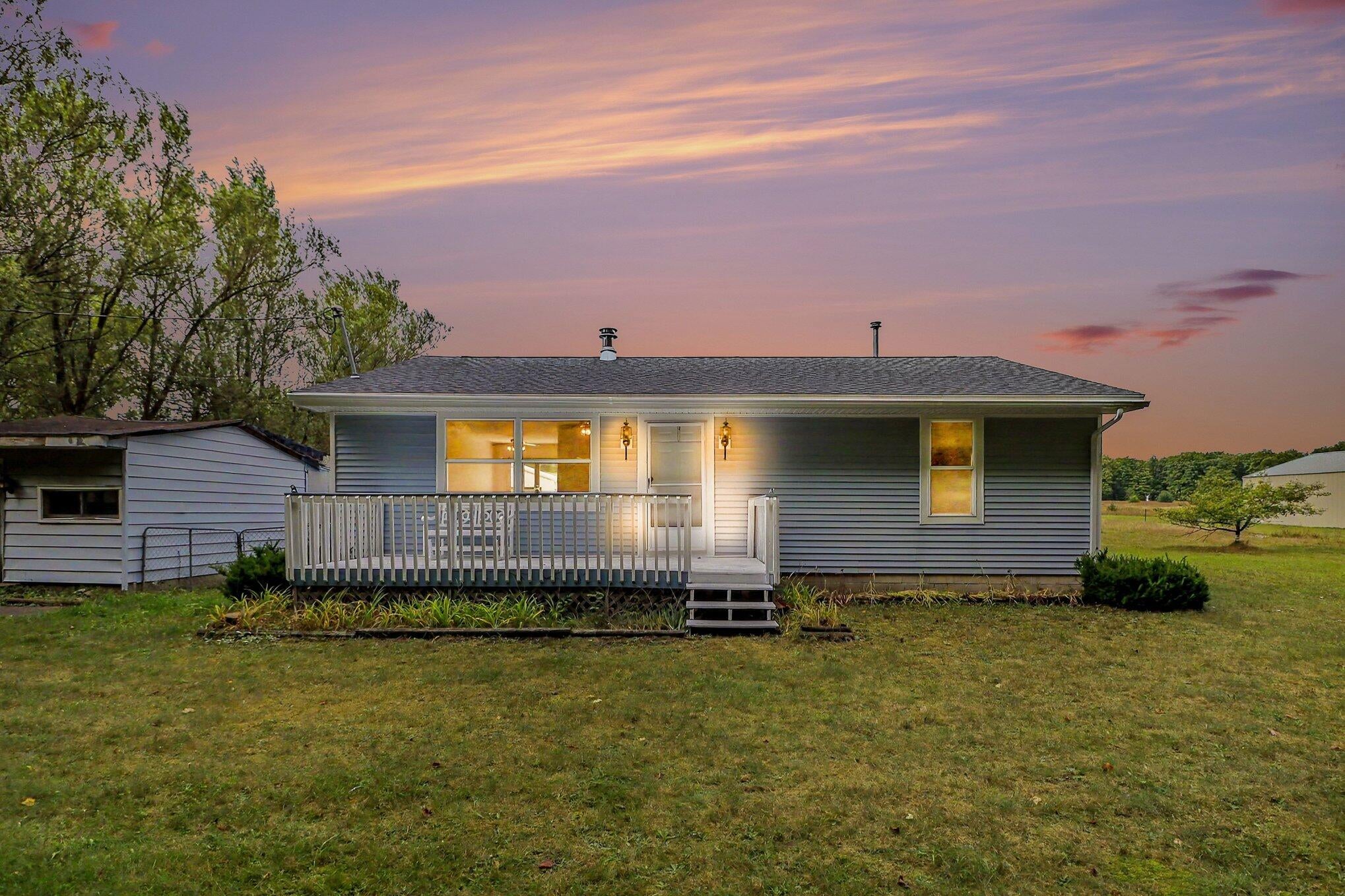 7483 Twin Lake Road NE — photo