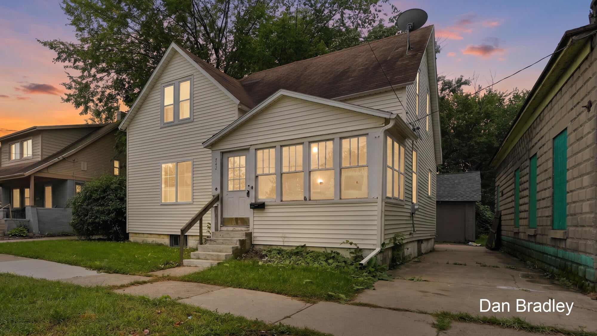 742 NW Myrtle Street — photo