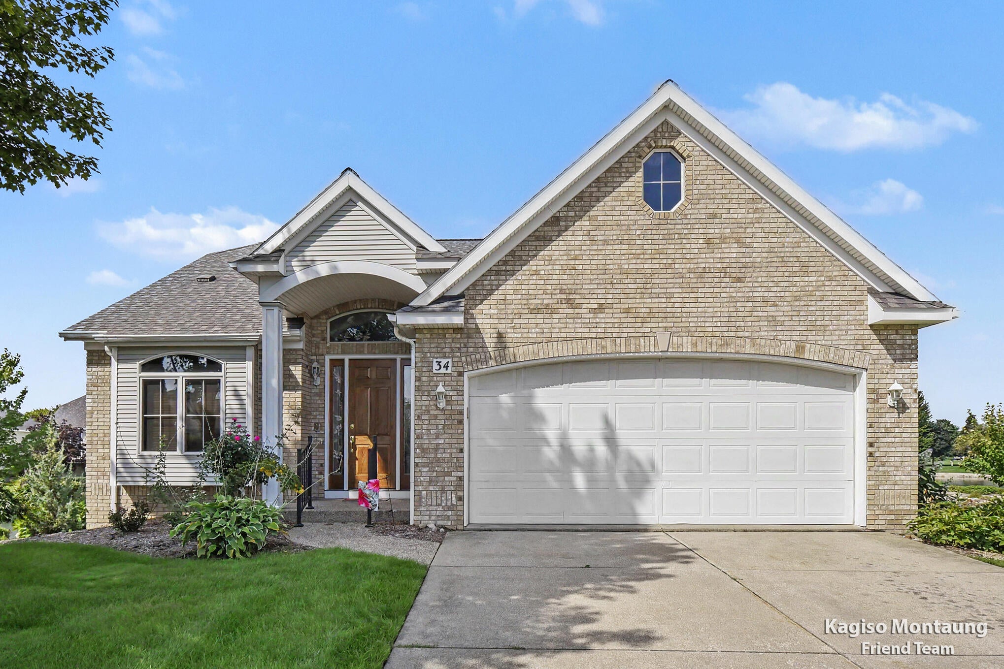 34 Regal Court — photo